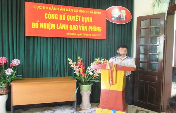 Đ/c Hồ Ngọc Dinh - Cục trưởng phát biểu giao nhiệm vụ cho các đồng chí được bổ nhiệm  Lãnh đạo Văn phòng Cục THADS tỉnh Hòa Bình