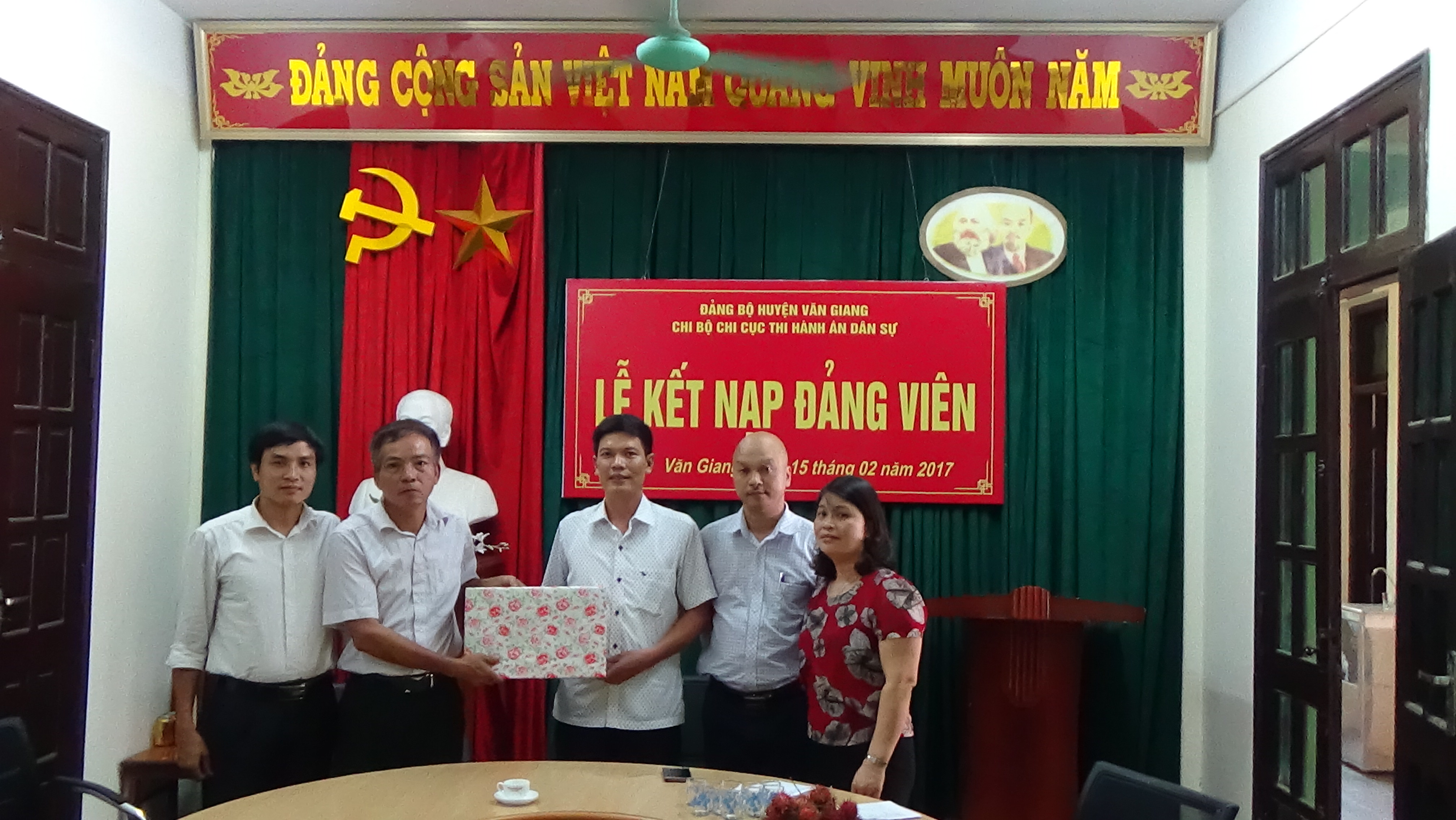 Lãnh đạo Cục Thi hành án dân sự tỉnh Hưng Yên thăm, tặng quà nhân ngày Thương binh - Liệt sỹ 27-7.