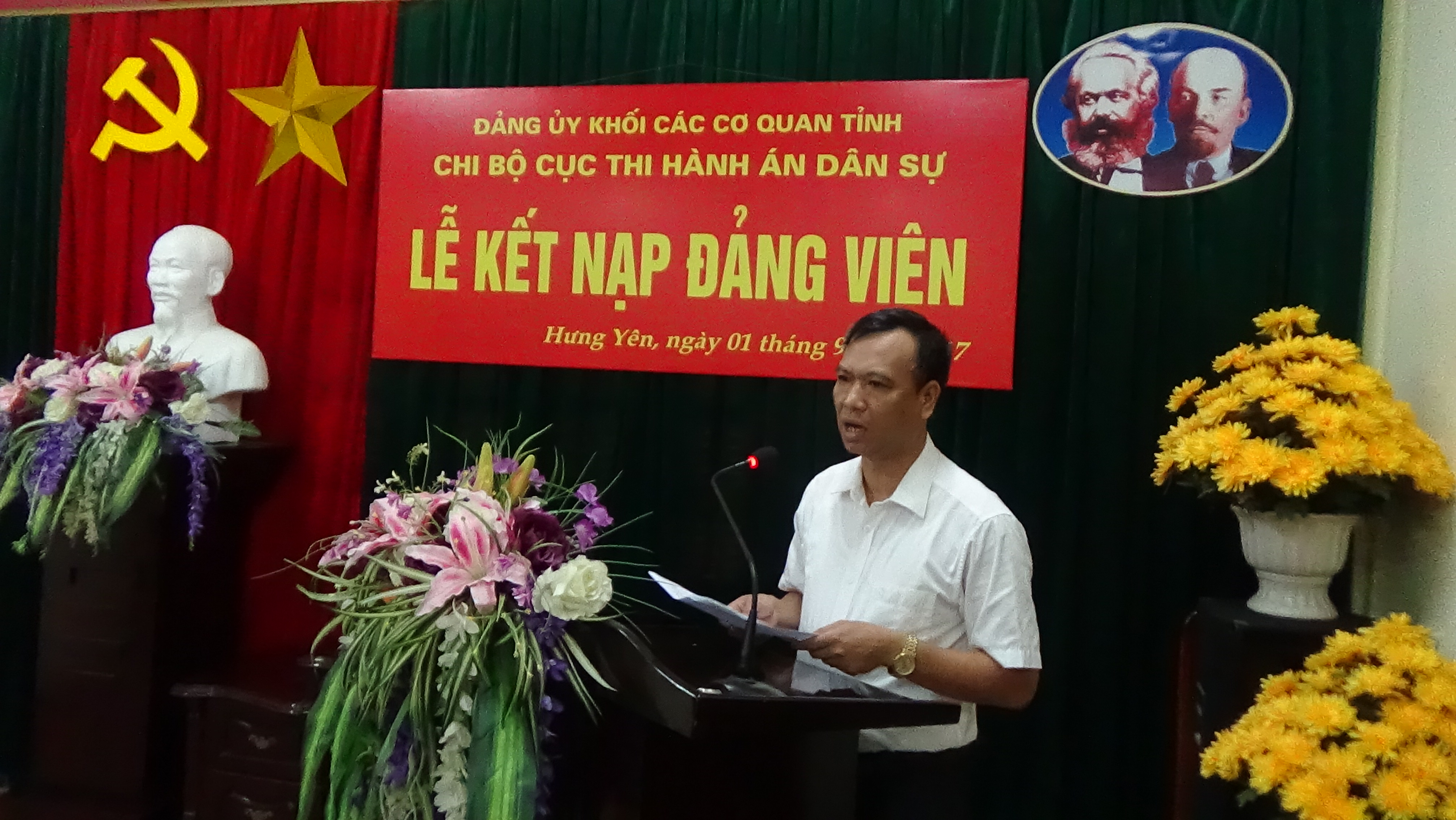 Lễ kết nạp Đảng viên của Chi bộ Cục Thi hành án dân sự tỉnh Hưng Yên