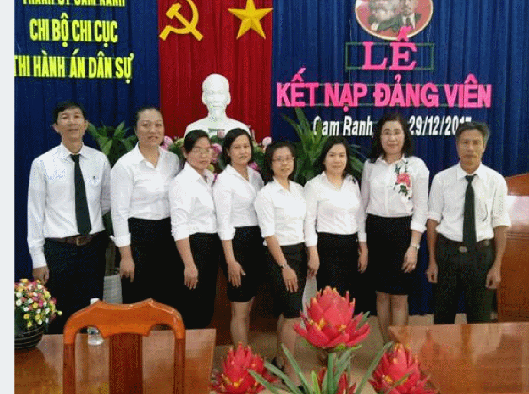 Chi bộ Cục Thi hành án dân sự thành phố Cam Ranh tổ chức Lễ kết nạp Đảng viên mới