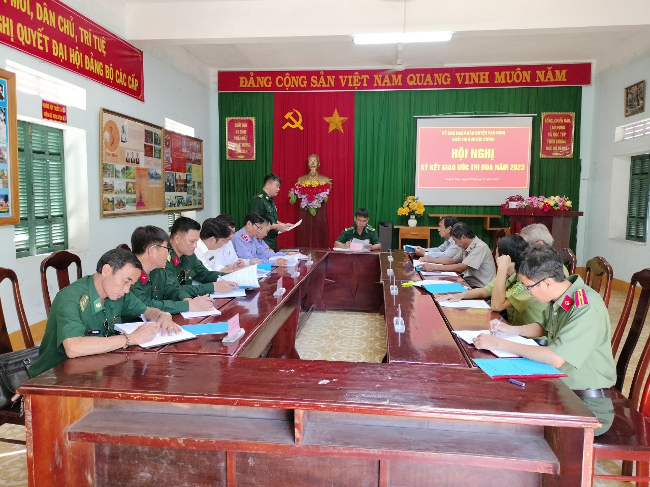 Chi cục Thi hành án dân sự huyện Vạn Ninh tham dự Hội nghị ký kết giao ước thi đua Khối thi đua Nội chính huyện Vạn Ninh năm 2023
