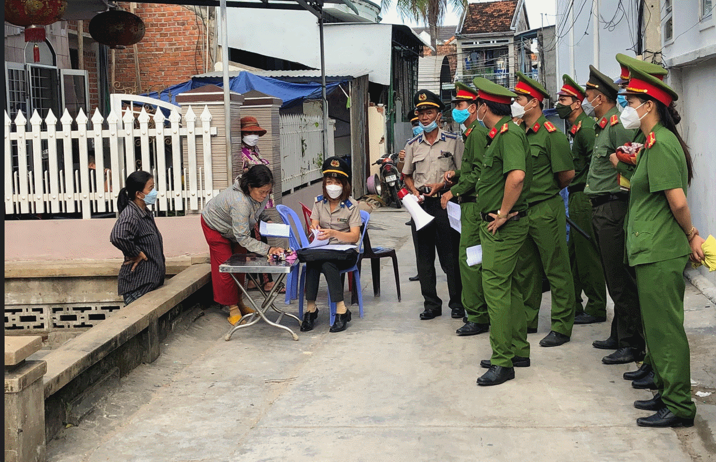 Chi cục THADS thị xã Ninh Hòa kiên quyết cưỡng chế, xử lý dứt điểm vụ việc đương sự chây ỳ, chống đối việc thi hành án