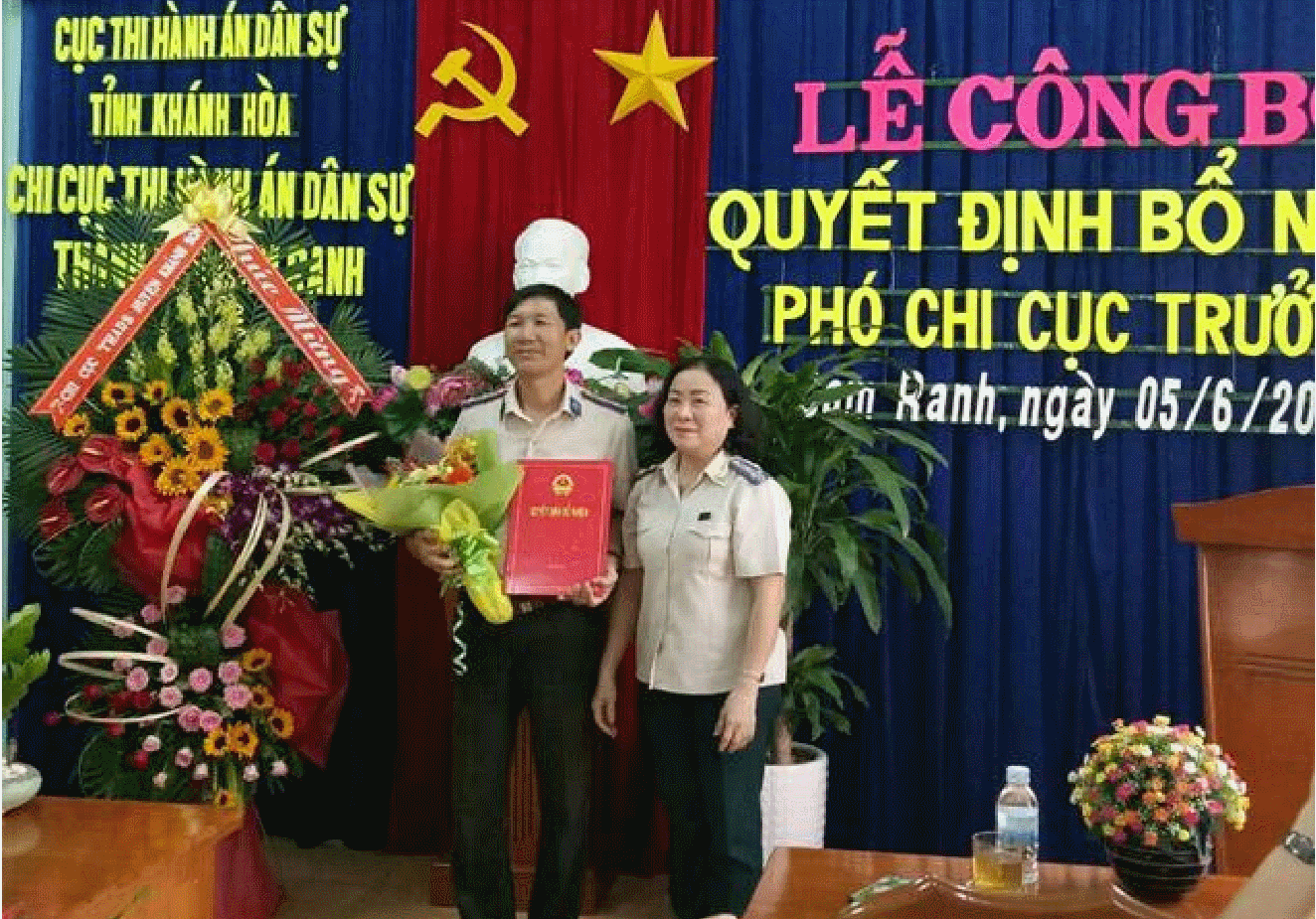 Trao Quyết định bổ nhiệm chức vụ Phó Chi cục trưởng Chi cục THADS thành phố Cam Ranh