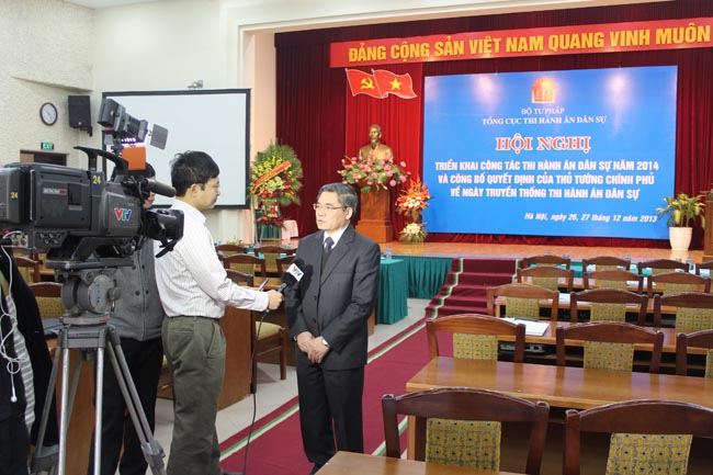 Thứ trưởng Đinh Trung Tụng trả lời phỏng vấn