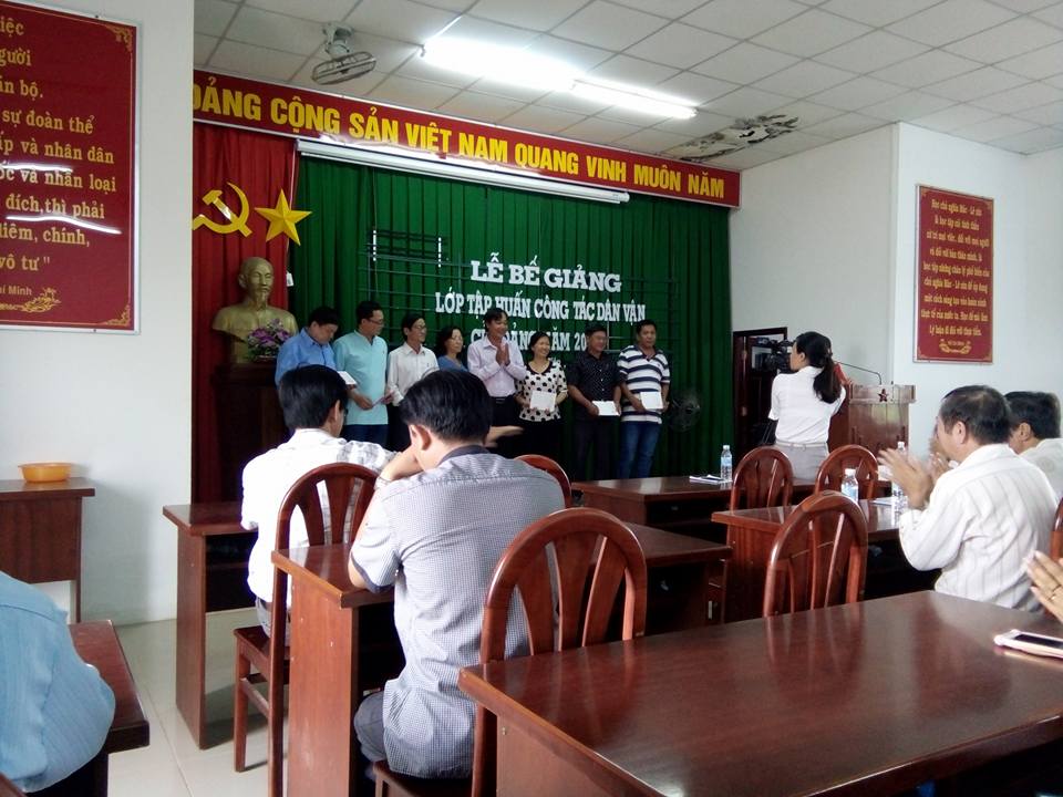 Chi cục Thi hành án dân sự thị xã Hà Tiên tham gia lớp tập huấn công tác dân vận của Đảng năm 2017