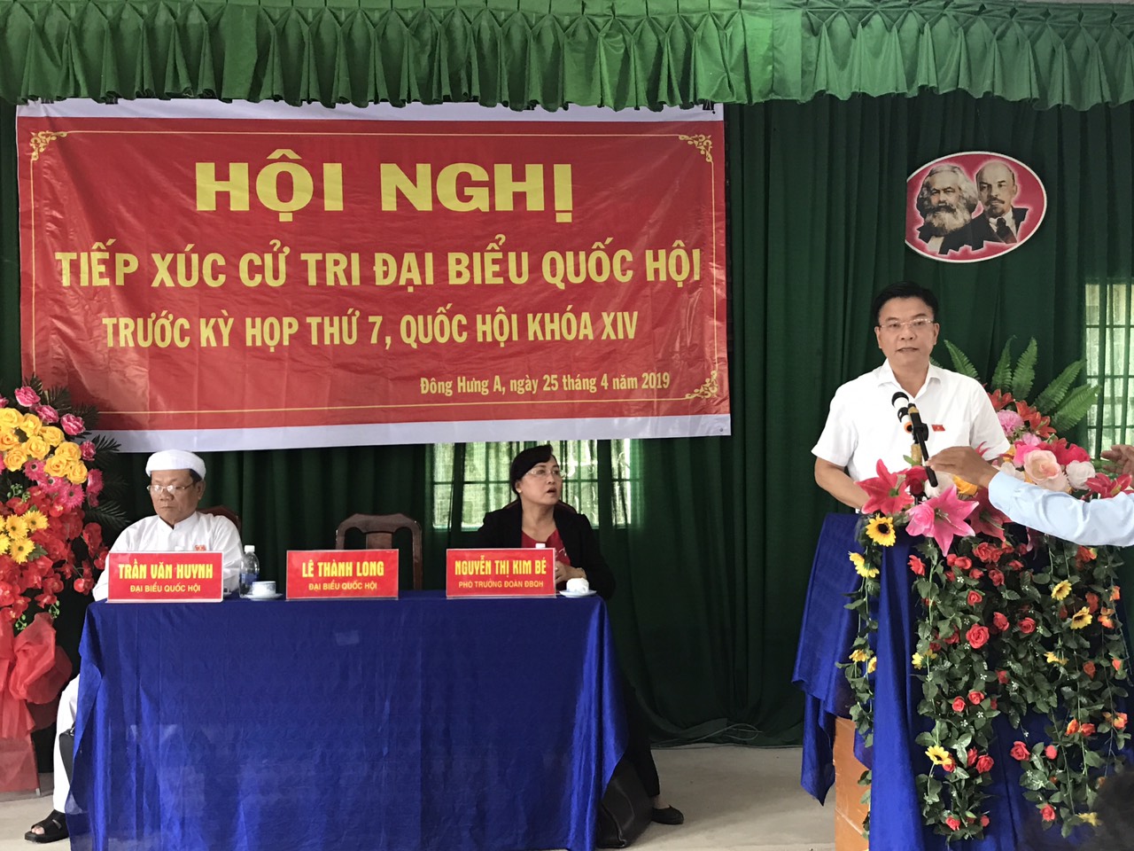 Bộ trưởng Lê Thành Long tiếp xúc cử tri tại tỉnh Kiên Giang