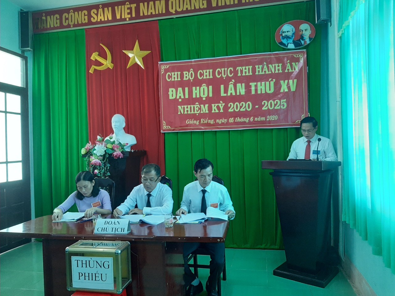 Chi bộ Chi cục thi hành án huyện Giồng Riềng tiến hành Đại hội đảng viên lần thứ XV (nhiệm kỳ 2020 - 2025)