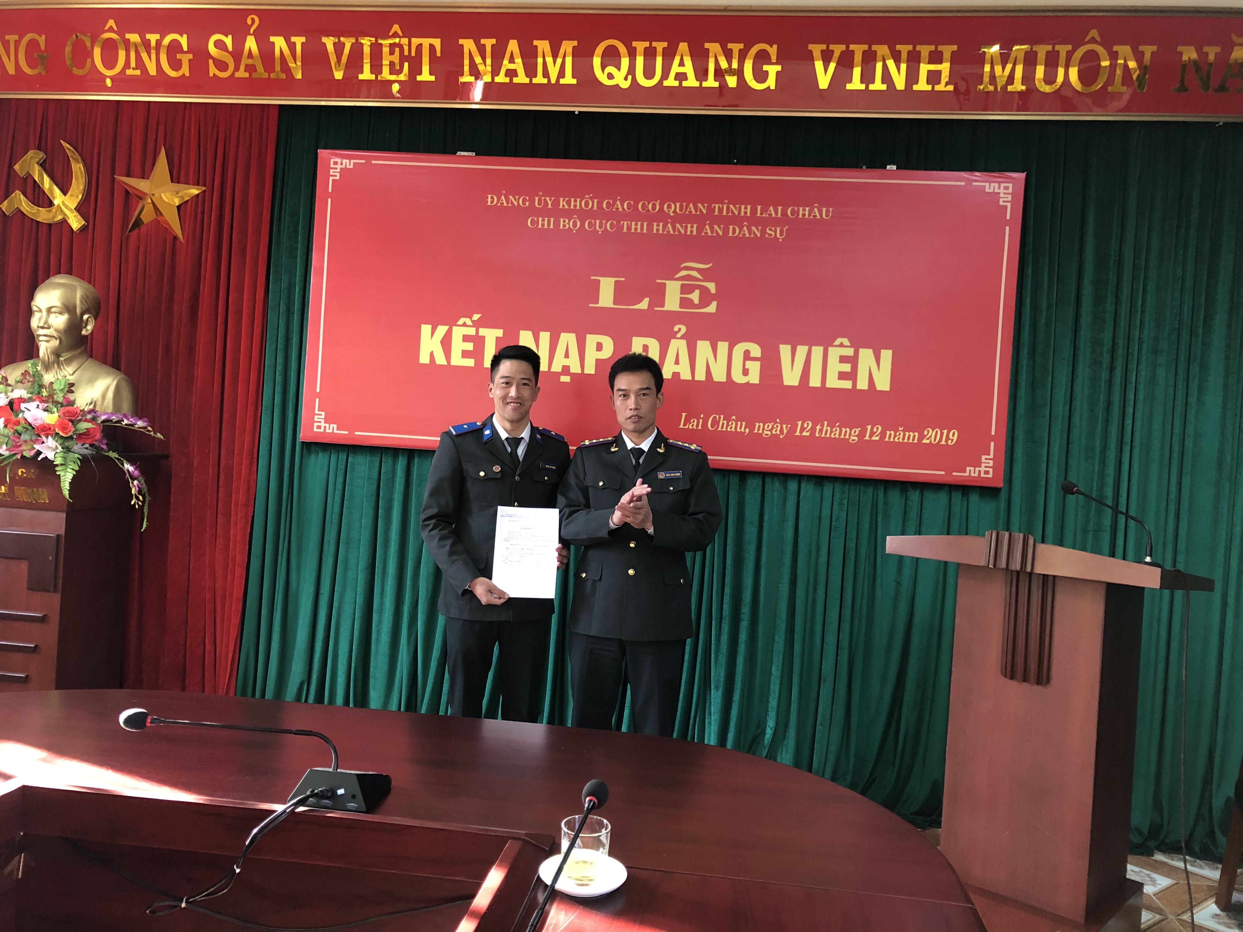 Cục Thi hành án dân sự tỉnh Lai Châu tổ chức Lễ kết nạp Đảng viên mới
