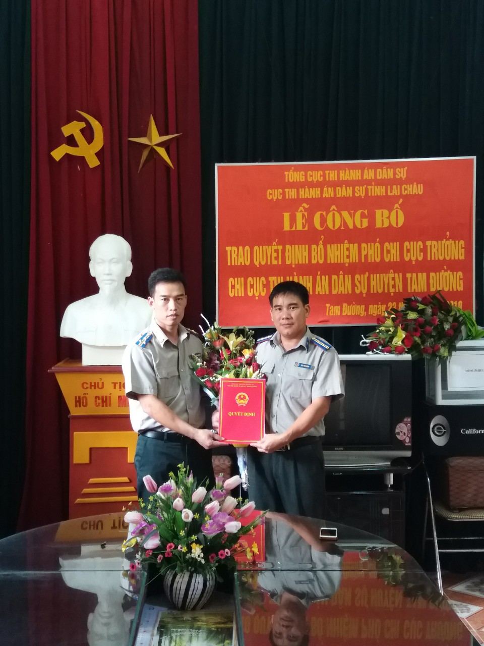 Cục Thi hành án dân sự tỉnh Lai Châu đã tổ chức Lễ công bố và trao Quyết định bổ nhiệm Phó chi cục trưởng Chi cục Thi hành án dân sự huyện Tam Đường, tỉnh Lai Châu