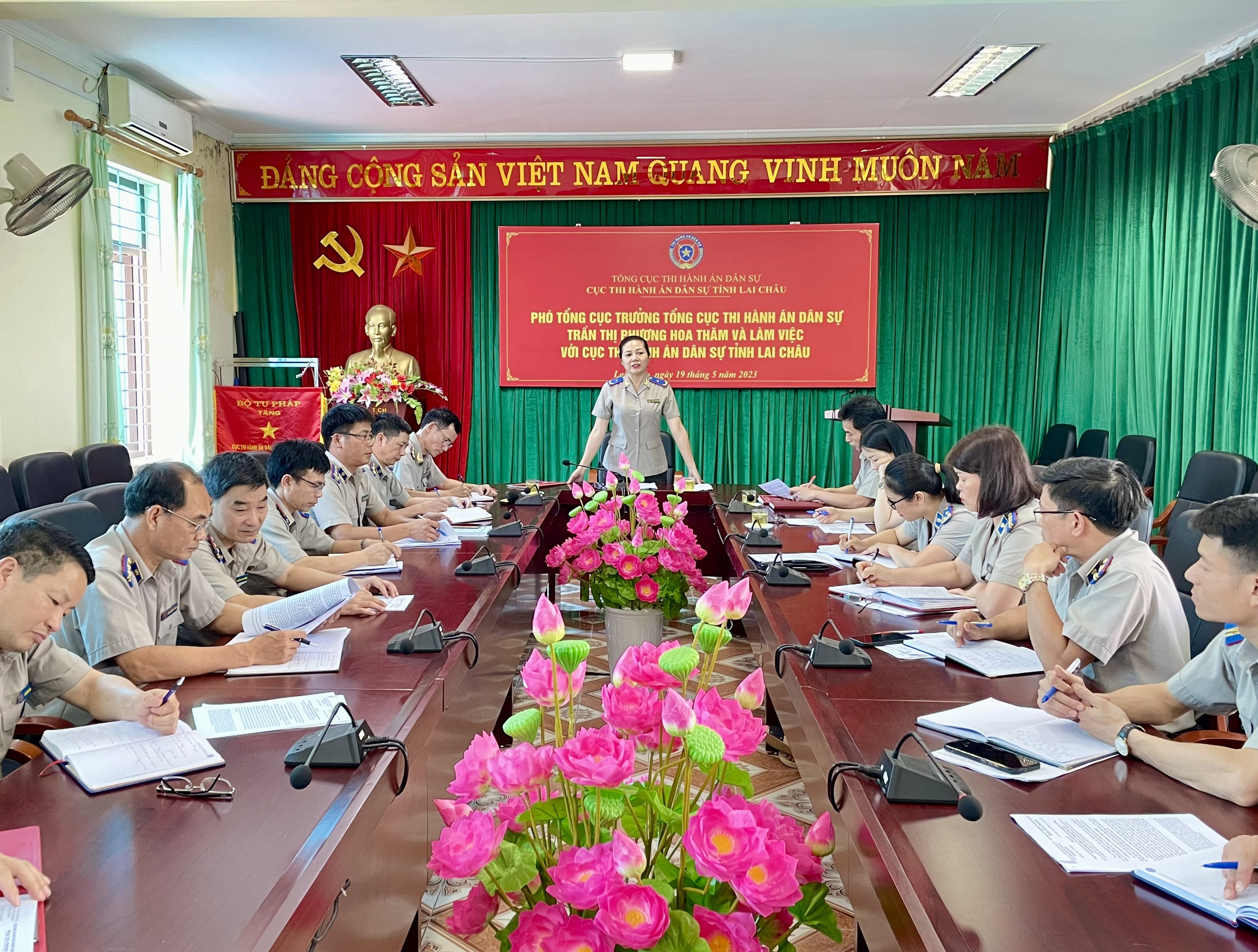 Phó Tổng Cục trưởng Tổng cục Thi hành án dân sự Trần Thị Phương Hoa thăm và làm việc với lãnh đạo chủ chốt các cơ quan thi hành án dân sự  tỉnh Lai Châu về kết quả công tác THADS, theo dõi THAHC 7 tháng đầu năm 2023