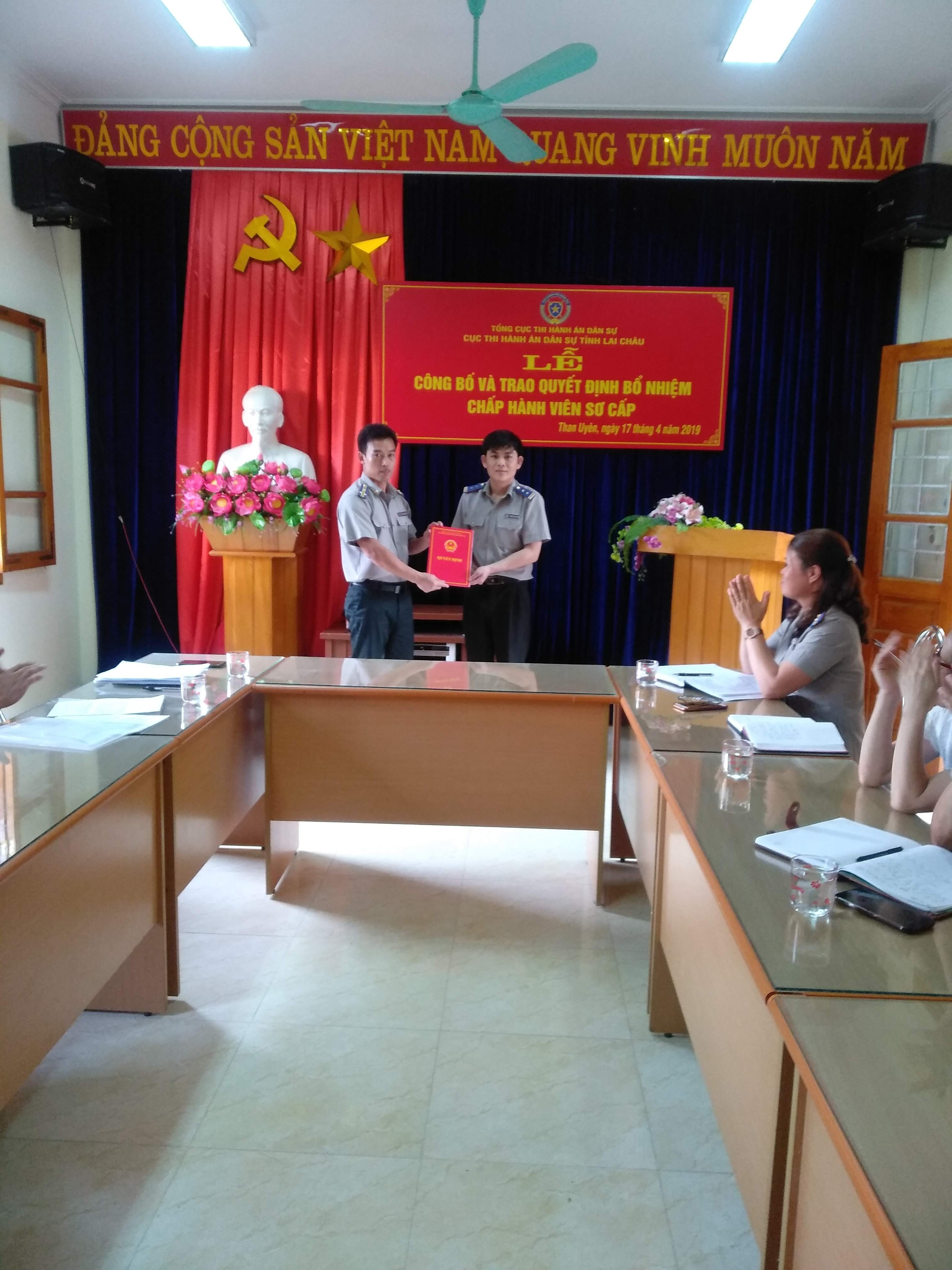Cục Thi hành án dân sự tỉnh Lai Châu tổ chức Lễ công bố và trao Quyết định bổ nhiệm Chấp hành viên sơ cấp