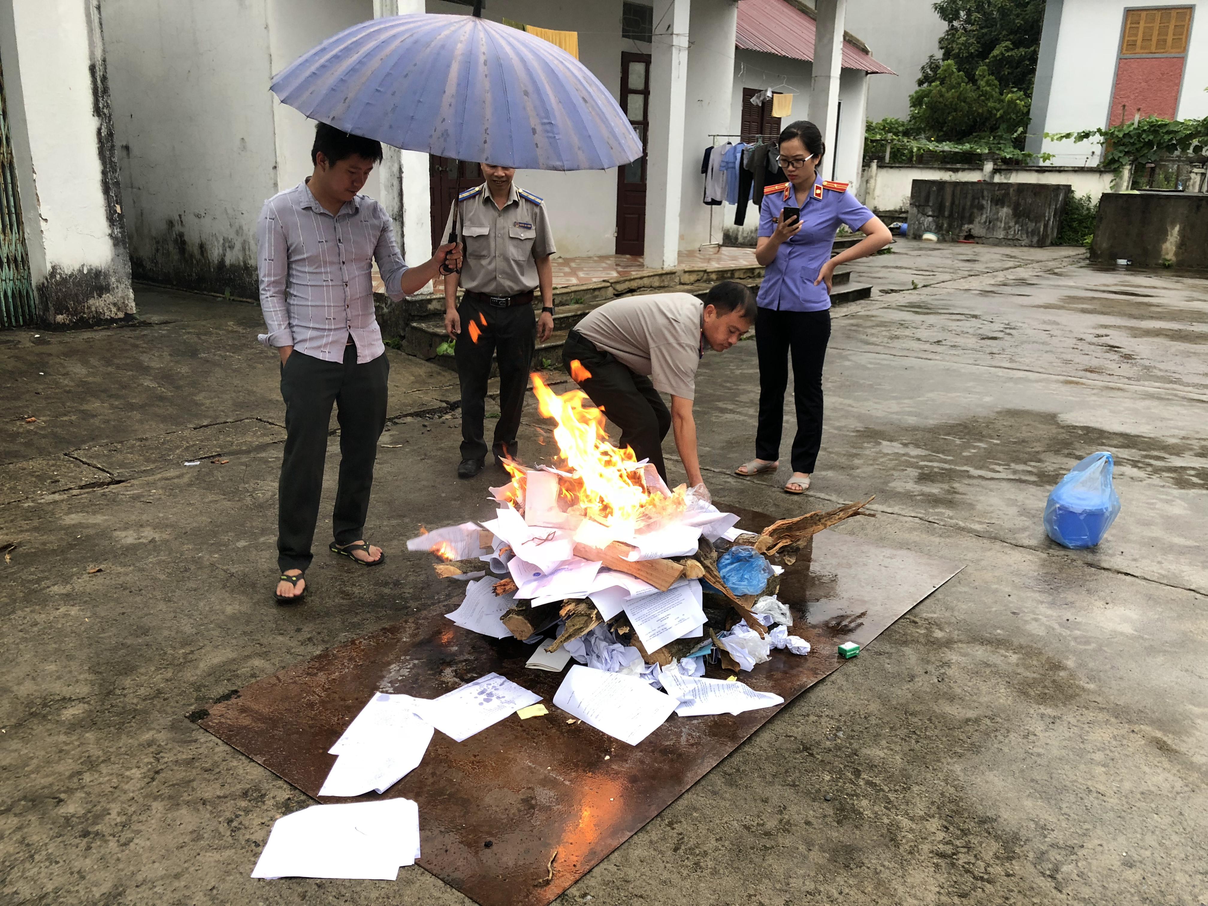 Cục Thi hành án dân sự tỉnh Lai Châu tổ chức tiêu hủy vật chứng, tài sản đợt VI năm 2019