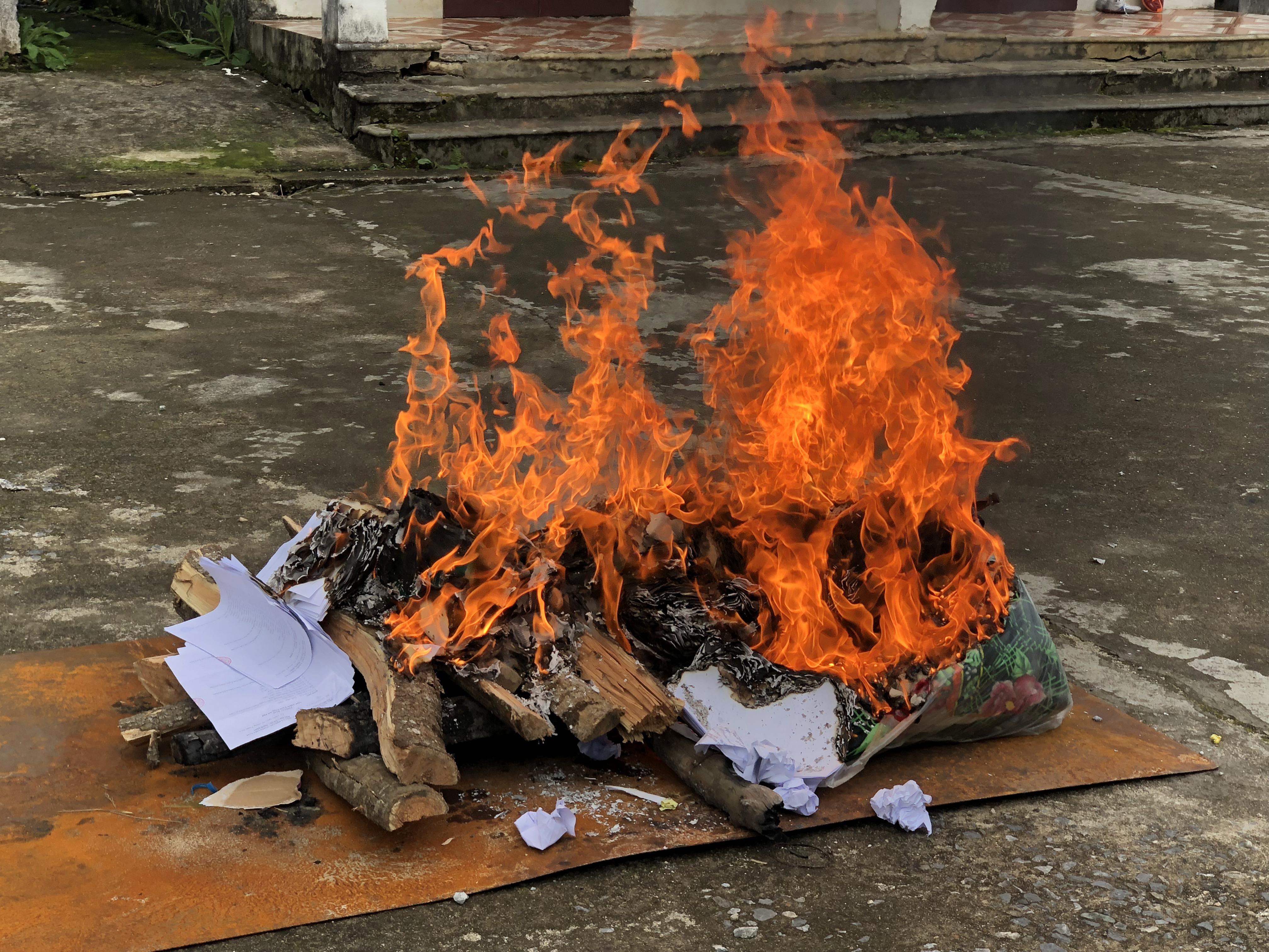 Cục Thi hành án dân sự tỉnh Lai Châu  tổ chức tiêu hủy vật chứng, tài sản đợt VIII năm 2019