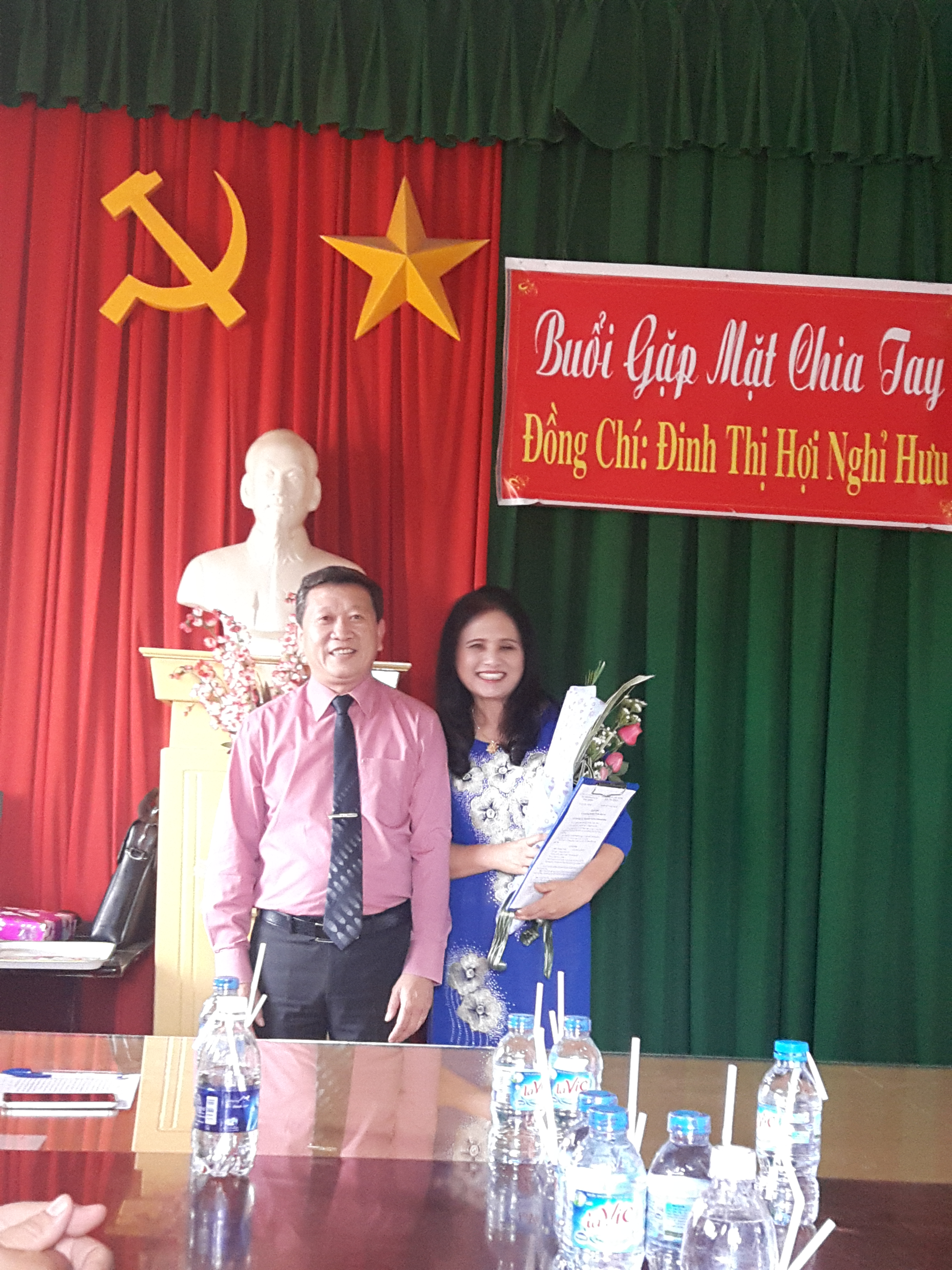 Lễ trao Quyết định nghỉ hưu cho đồng chí Đinh Thị Hợi - Phó Chi cục trưởng Chi cục THADS huyện Lâm Hà