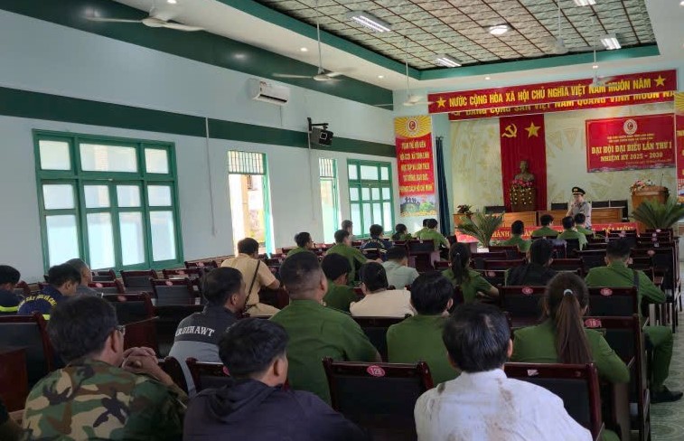 Phòng Thi hành án dân sự khu vực 16 tổ chức cưỡng chế giao tài sản thi hành án cho người mua trúng đấu giá