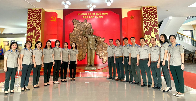 Chi bộ Cục Thi hành án dân sự tỉnh Lạng Sơn tổ chức sinh hoạt chuyên đề kỳ 5 năm 2022: “Giải pháp nâng cao hiệu quả công tác giáo dục truyền thống cách mạng, truyền thống của địa phương, cơ quan, đơn vị cho đảng viên, công chức, người lao động”.