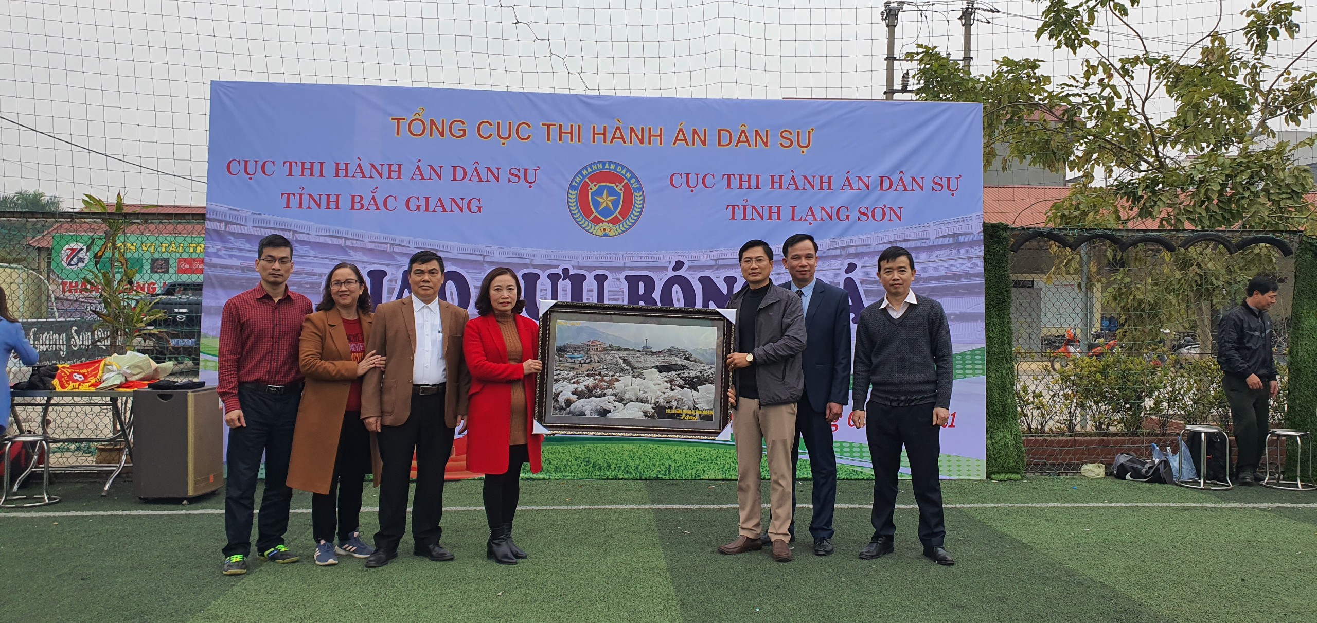 Giao lưu, học tập kinh nghiệm trong công tác thi hành án dân sự và giao hữu bóng đá giữa Cục Thi hành án dân sự tỉnh Bắc Giang và Cục thi hành án dân sự tỉnh Lạng Sơn