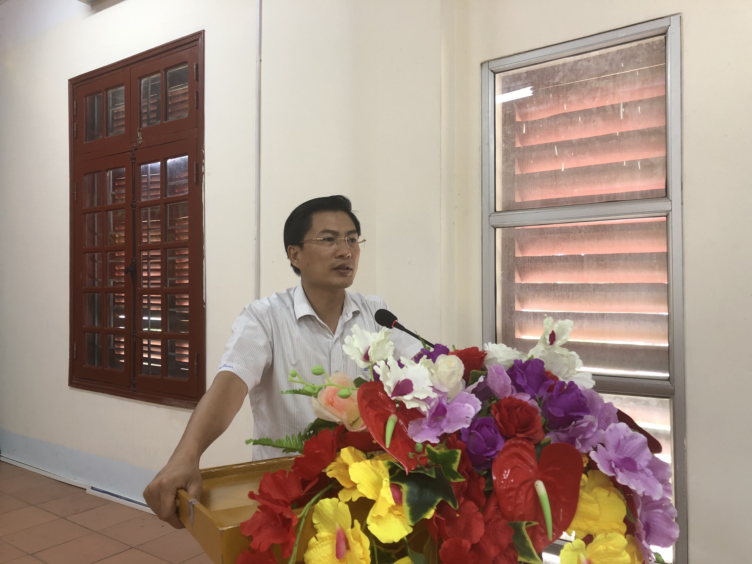Chi bộ Cục Thi hành án dân sự tỉnh Lạng Sơn long trọng tổ chức buổi sinh hoạt chuyên đề về Hồ Chí Minh vị cha già của dân tộc, Lãnh tụ thiên tài, Người thầy vĩ đại của cách mạng Việt Nam