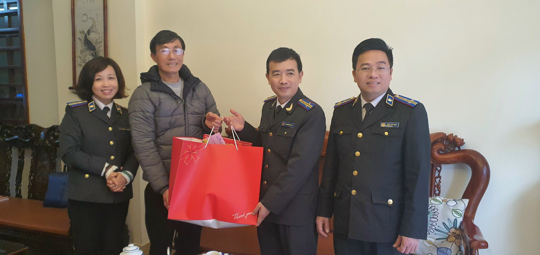 Cục THADS tỉnh Lạng Sơn thăm và tặng quà Tết các đồng chí lãnh đạo, công chức đã nghỉ hưu