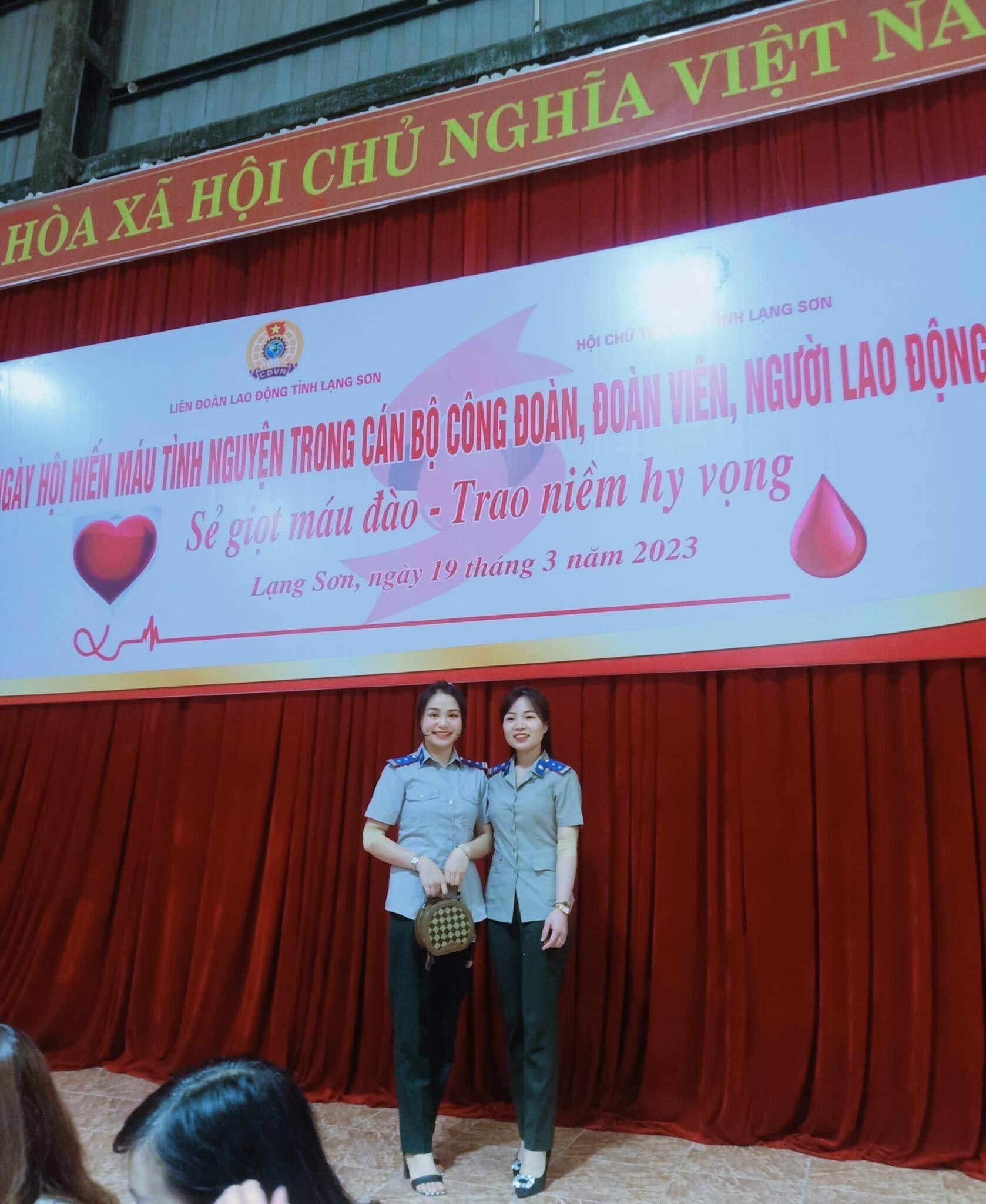 Đoàn viên Công đoàn cơ sở Cục Thi hành án dân sự tỉnh Lạng Sơn tham gia ngày hội hiến máu tình nguyện trong cán bộ công đoàn, đoàn viên, người lao động năm 2023