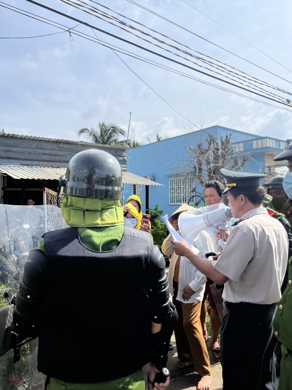 Cần Đước: công tác phối hợp trong tổ chức cưỡng chế thi hành án dân sự năm 2022 đối với trường hợp bà Trần Thị Lem