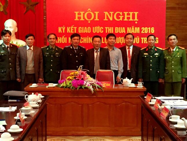 Khối Nội chính - Lực lượng vũ trang tỉnh tổ chức Hội nghị ký giao ước thi đua năm 2016