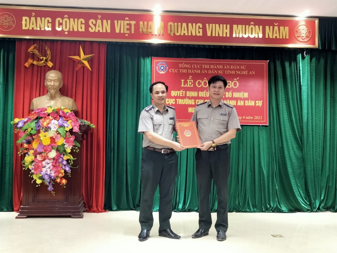 Cục Thi hành án dân sự tỉnh Nghệ An tổ chức công bố quyết định điều động, bổ nhiệm đồng chí Quán Vi Hà An giữ chức vụ Chi cục trưởng Chi Cục Thi hành án dân sự tỉnh Con Cuông