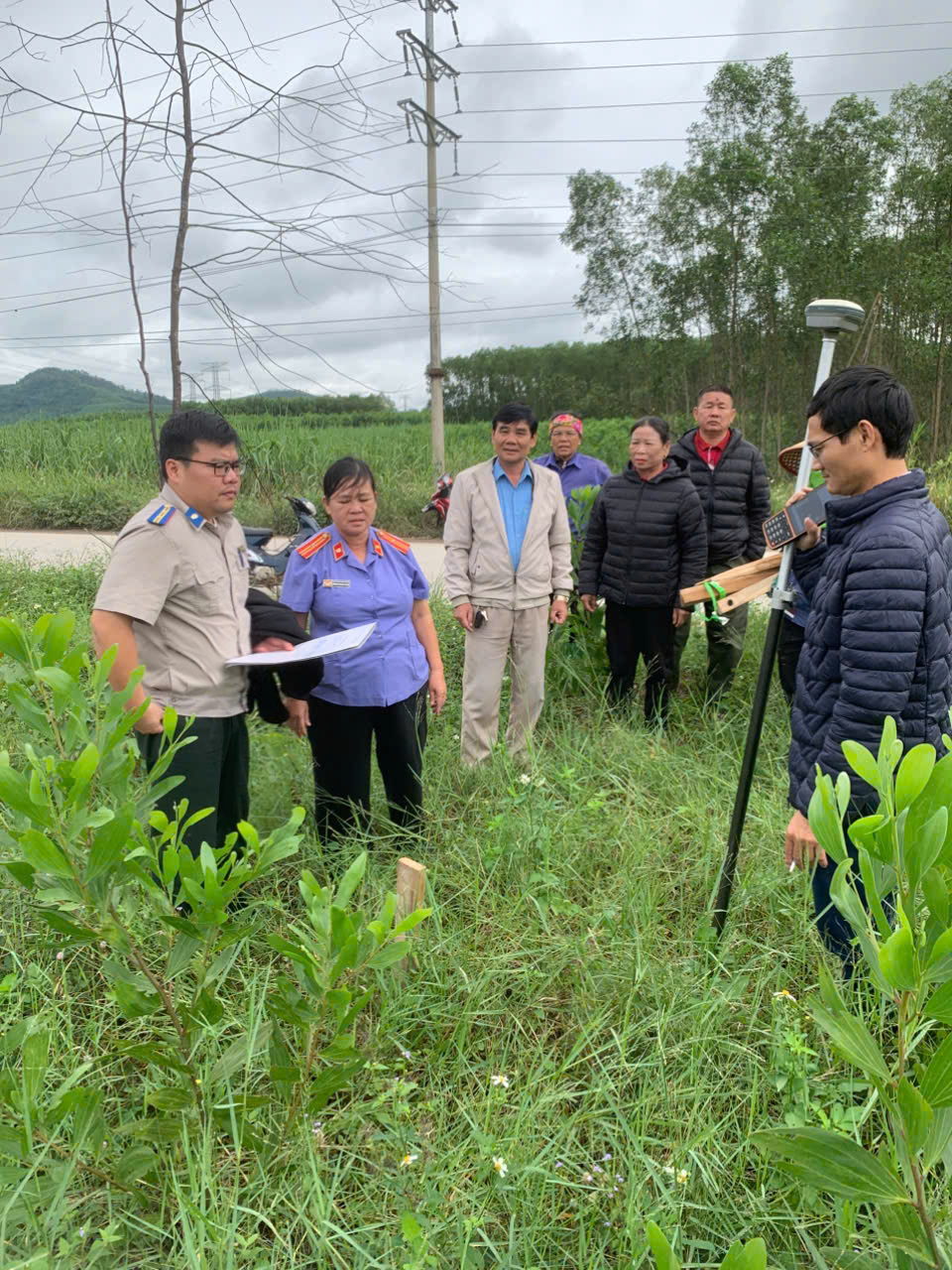 Phòng thi hành án dân sự khu vực 8, tỉnh Nghệ An tổ chức bàn giao tài sản là quyền sử dụng đất ngay từ đầu năm công tác 2026
