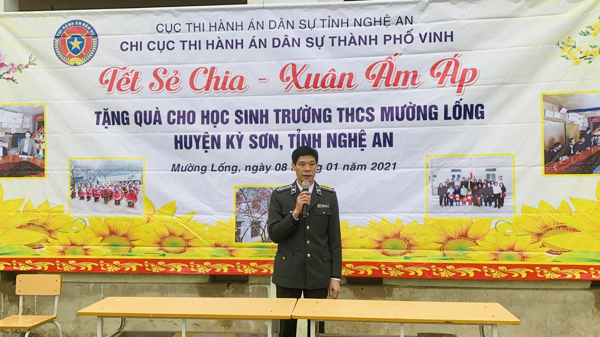 Chi cục Thi hành án dân sự thành phố Vinh động ủng hộ “ Tết vì người nghèo – Tân sửu 2021” tại Trường THCS Mường Lống, huyện Kỳ Sơn, tỉnh Nghệ An