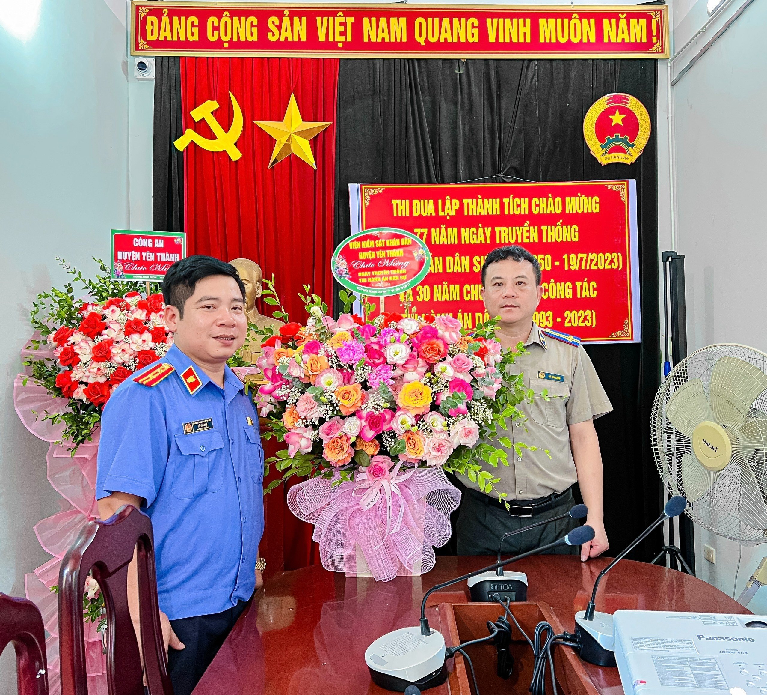 Chi cục THADS huyện Yên Thành: Chào mừng kỷ niệm 77 năm ngày truyền thống Thi hành án dân sự (19/7/1946 – 19/7/2023) và 30 năm chuyển giao công tác (1993 – 2023)