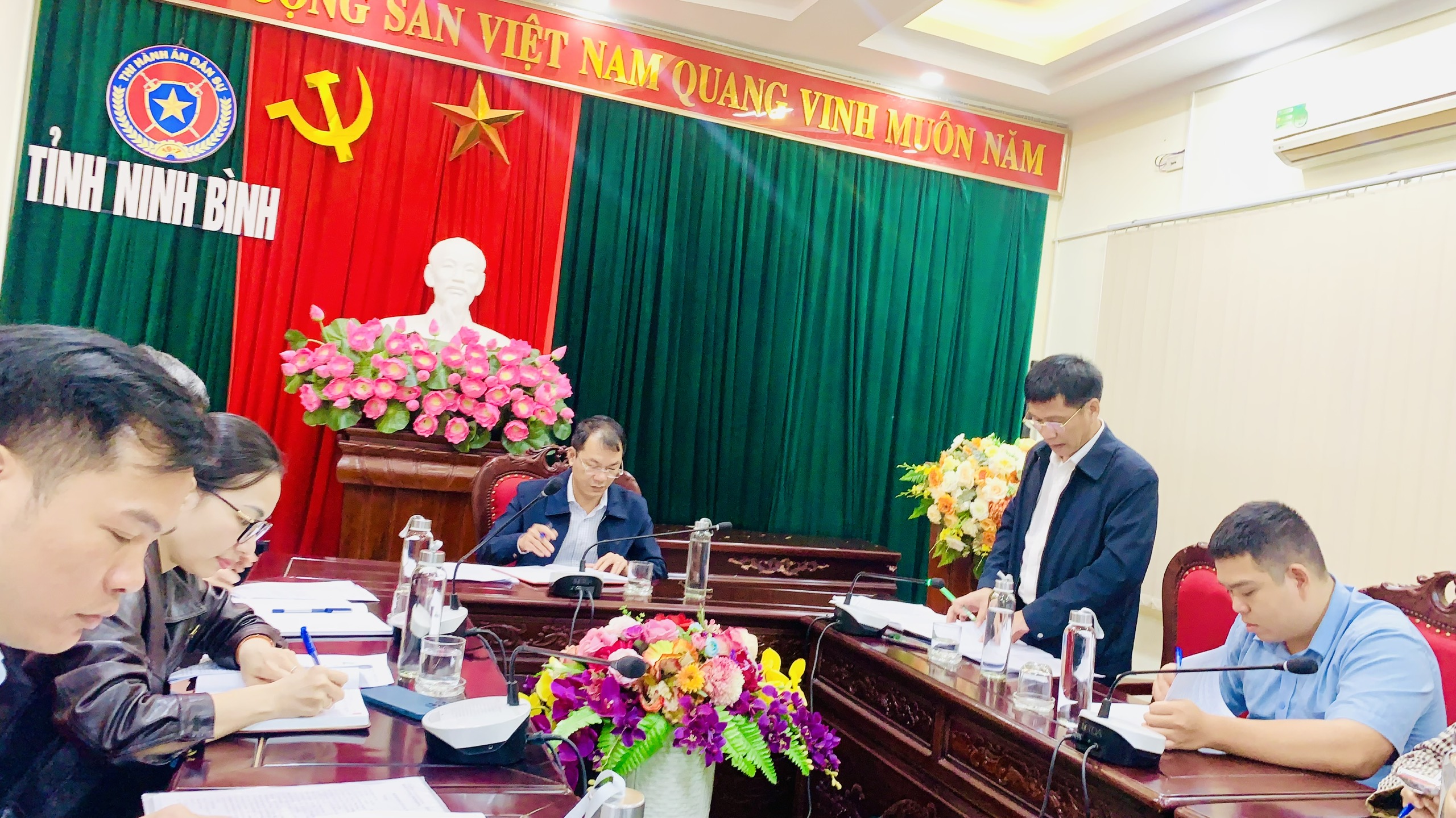 CHI BỘ VĂN PHÒNG - ĐẢNG BỘ THADS TỈNH NINH BÌNH SINH HOẠT THƯỜNG KỲ THÁNG 12/2025