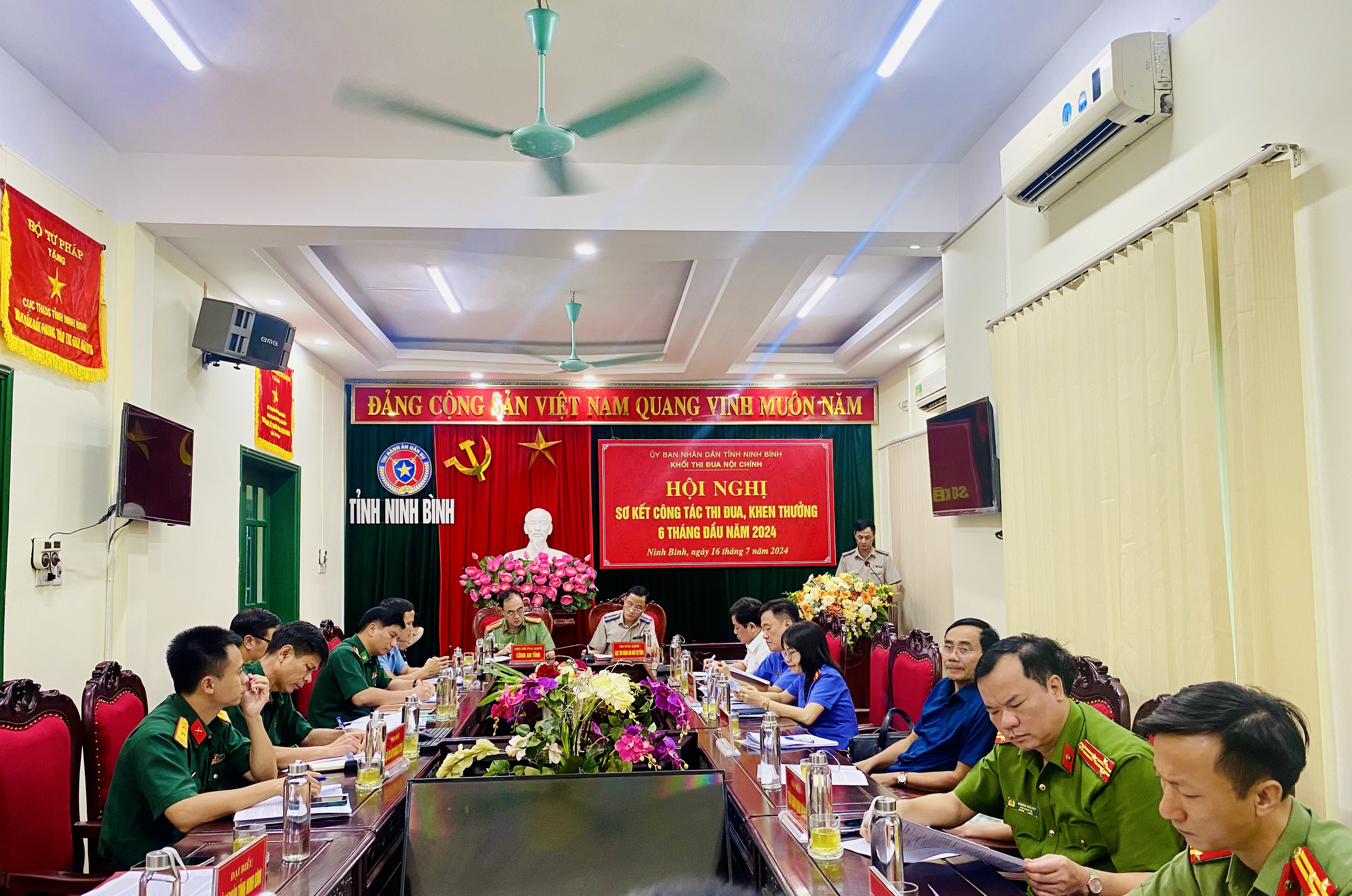 Sơ kết công tác Thi đua, khen thưởng Khối Nội chính tỉnh Ninh Bình 3