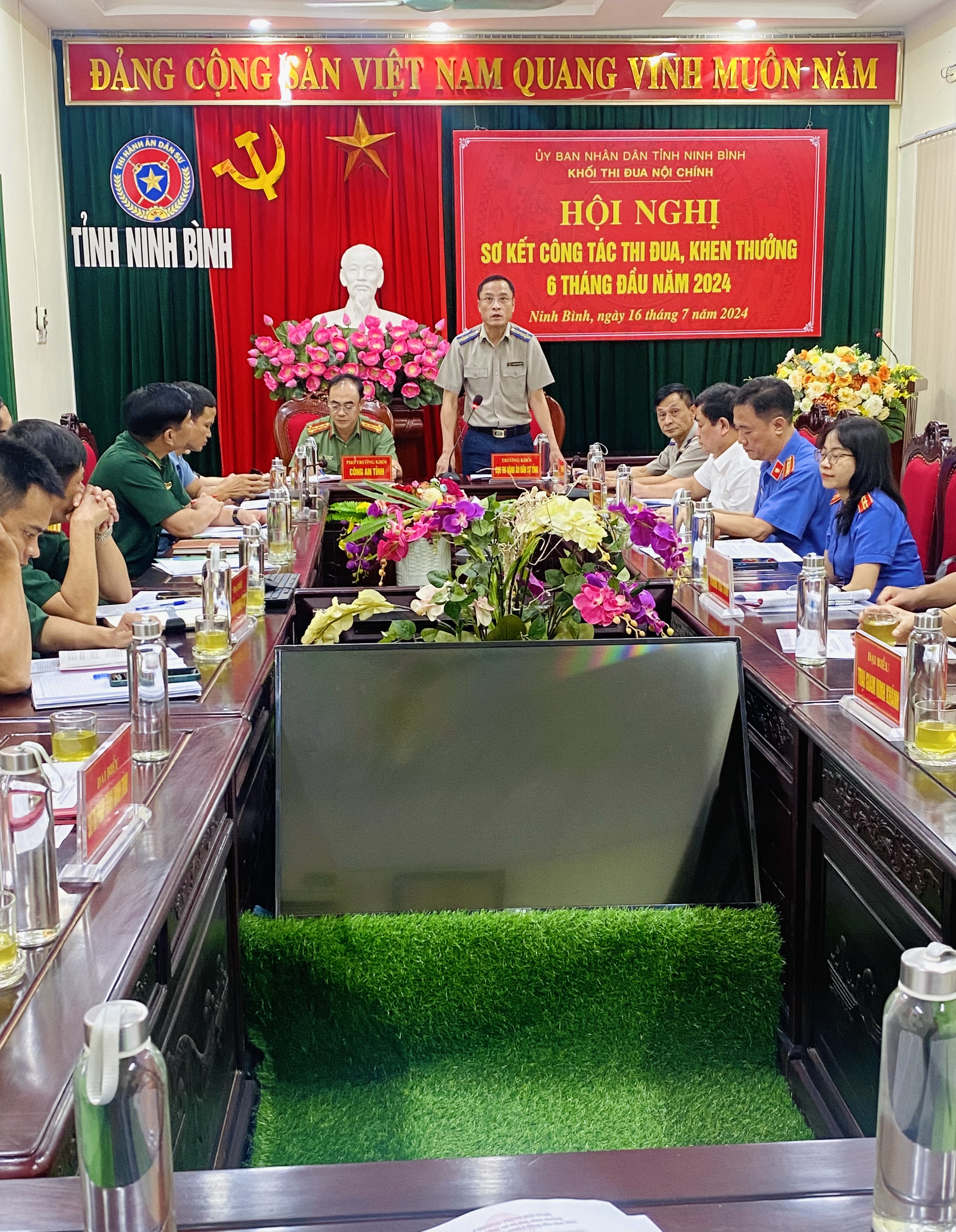 Sơ kết công tác Thi đua, khen thưởng Khối Nội chính tỉnh Ninh Bình 4