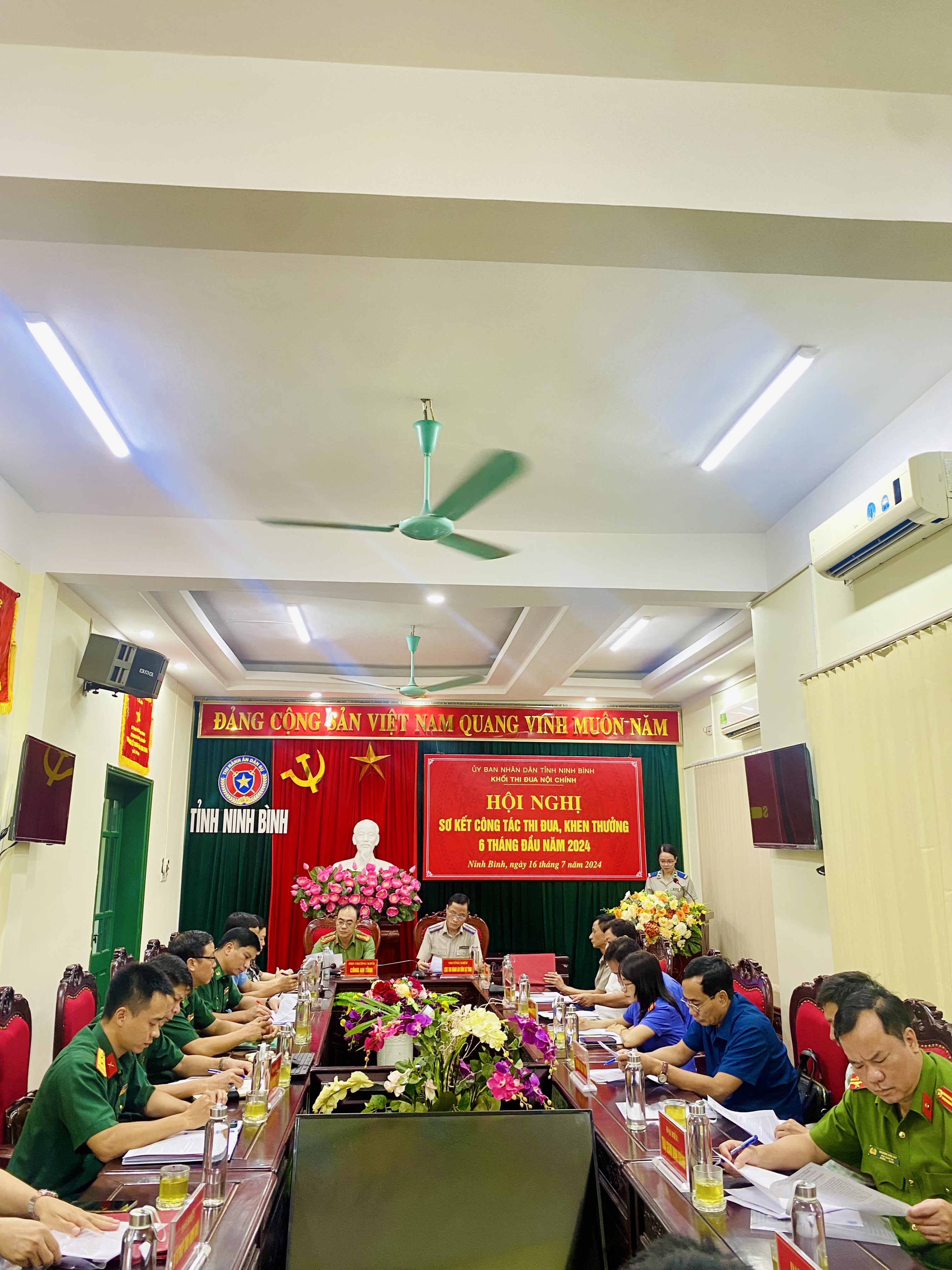 Sơ kết công tác Thi đua, khen thưởng Khối Nội chính tỉnh Ninh Bình 2