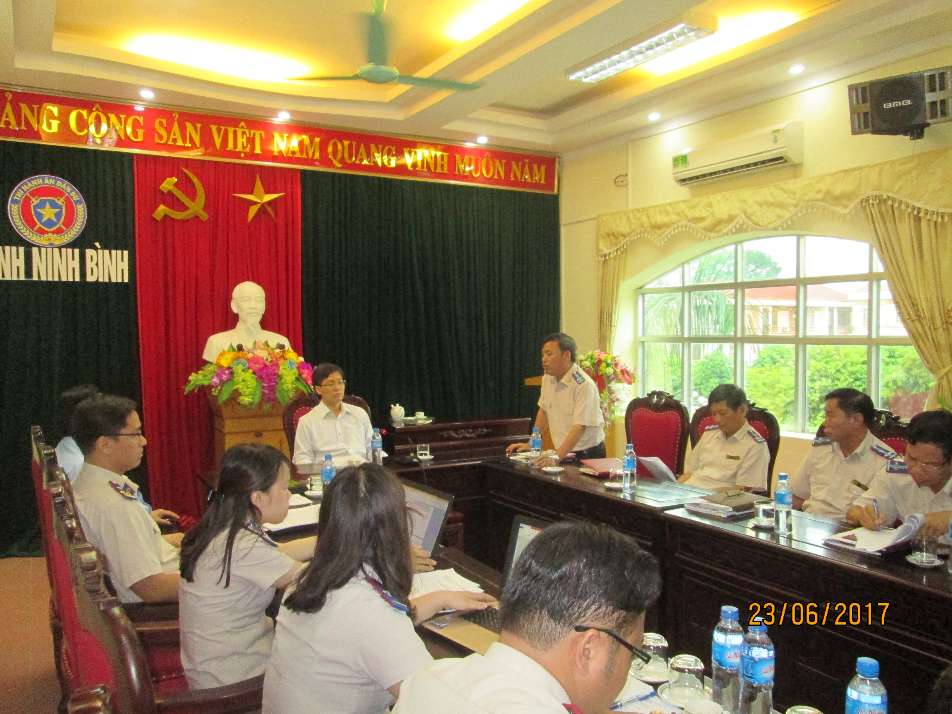 Thứ trưởng Bộ Tư pháp Nguyễn Khánh Ngọc thăm và làm việc với Cục Thi hành án dân sự tỉnh Ninh Bình.