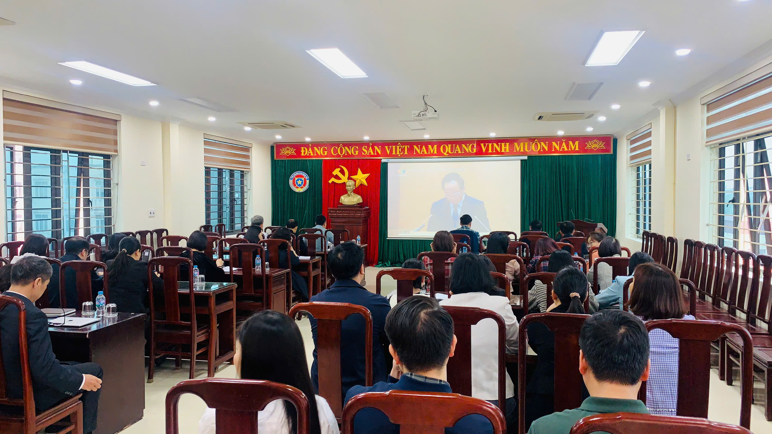 THI HÀNH ÁN DÂN SỰ TỈNH NINH BÌNH THAM GIA NGHIÊN CỨU, HỌC TẬP QUÁN TRIỆT VÀ THỰC HIỆN NGHỊ QUYẾT.