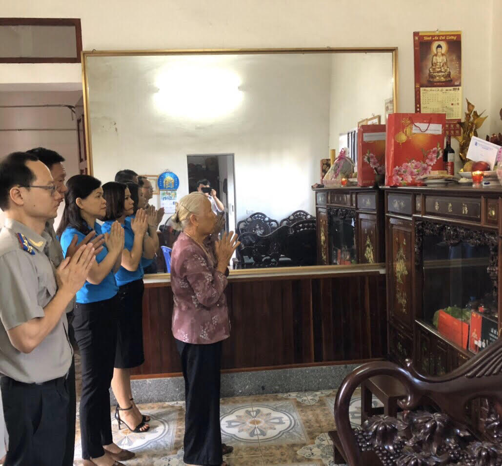Cục THADS và Công Đoàn viên chức tỉnh Ninh Bình tri ân, thăm hỏi gia đình chính sách là Cán bộ công chức Cục THADS tỉnh.