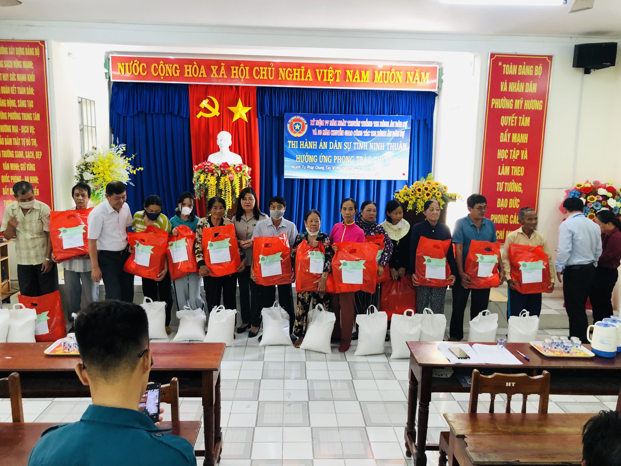 Thi hành án dân sự tỉnh Ninh Thuận hưởng ứng phong trào thi đua 