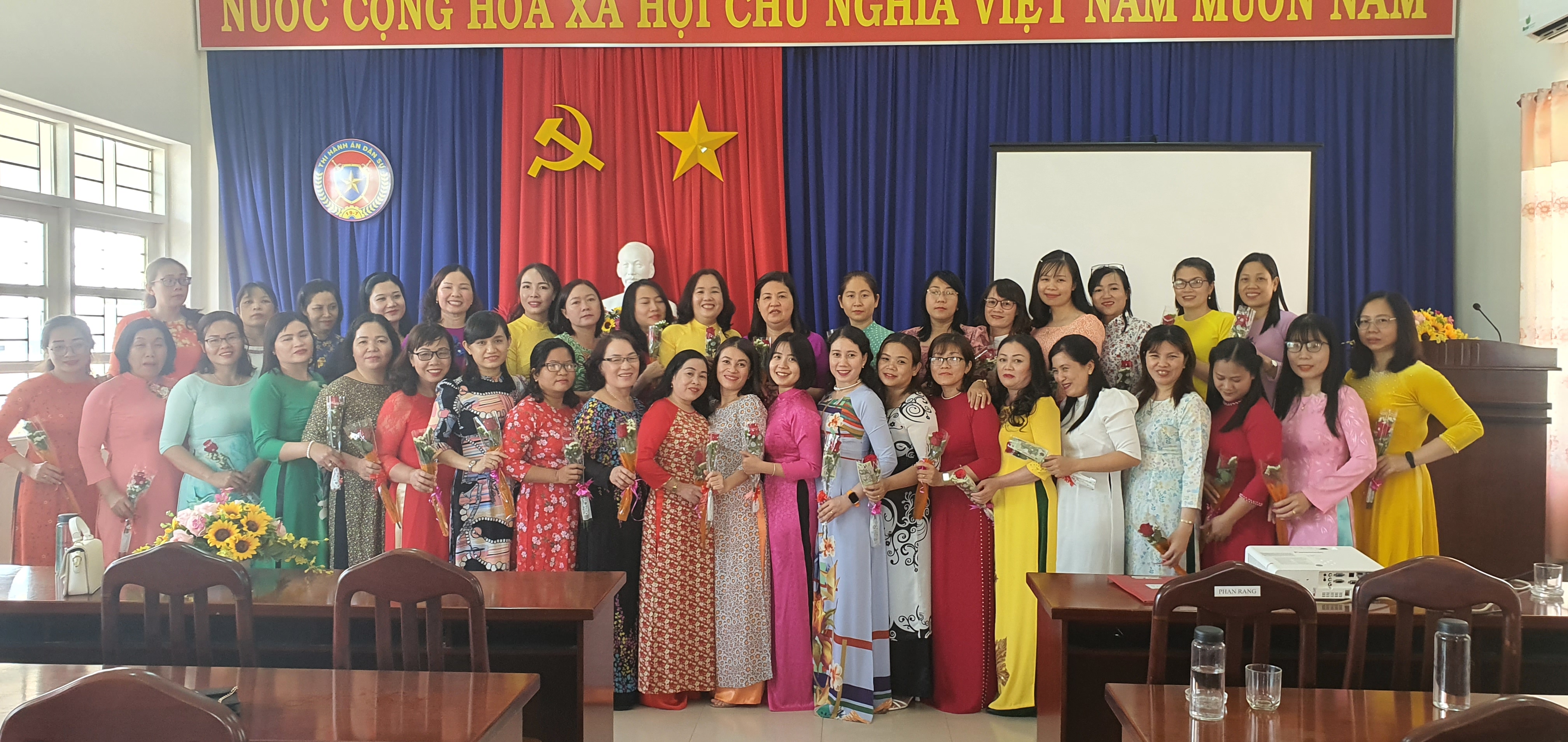 Ban Vì sự tiến bộ phụ nữ Cục Thi hành án dân sự tỉnh Ninh Thuận tổ chức họp mặt nữ cán bộ, công chức và người lao động toàn tỉnh nhân dịp kỷ niệm 113 năm Ngày Quốc tế Phụ nữ và 1983 năm khởi nghĩa Hai Bà Trưng