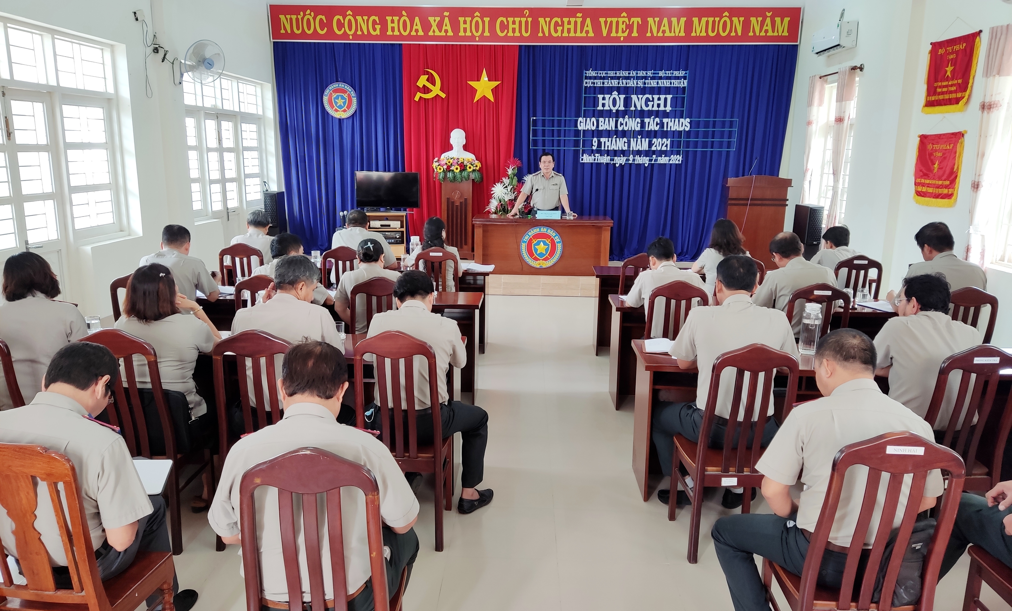 Cục Thi hành án dân sự tỉnh Ninh Thuận đẩy mạnh các phong trào thi đua yêu nước, tập trung lãnh đạo, chỉ đạo, quyết tâm hoàn thành chỉ tiêu, nhiệm vụ được giao năm 2021