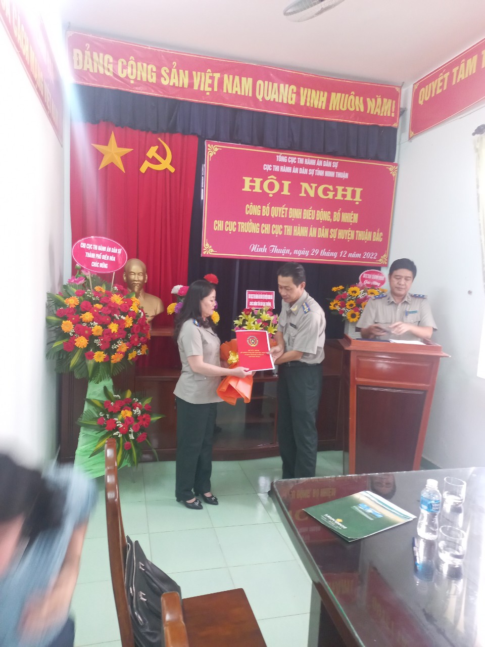Cục Thi hành án dân sự tỉnh tổ chức công bố Quyết định điều động, bổ nhiệm Chi cục trưởng Chi cục Thi hành án dân sự huyện Thuận Bắc