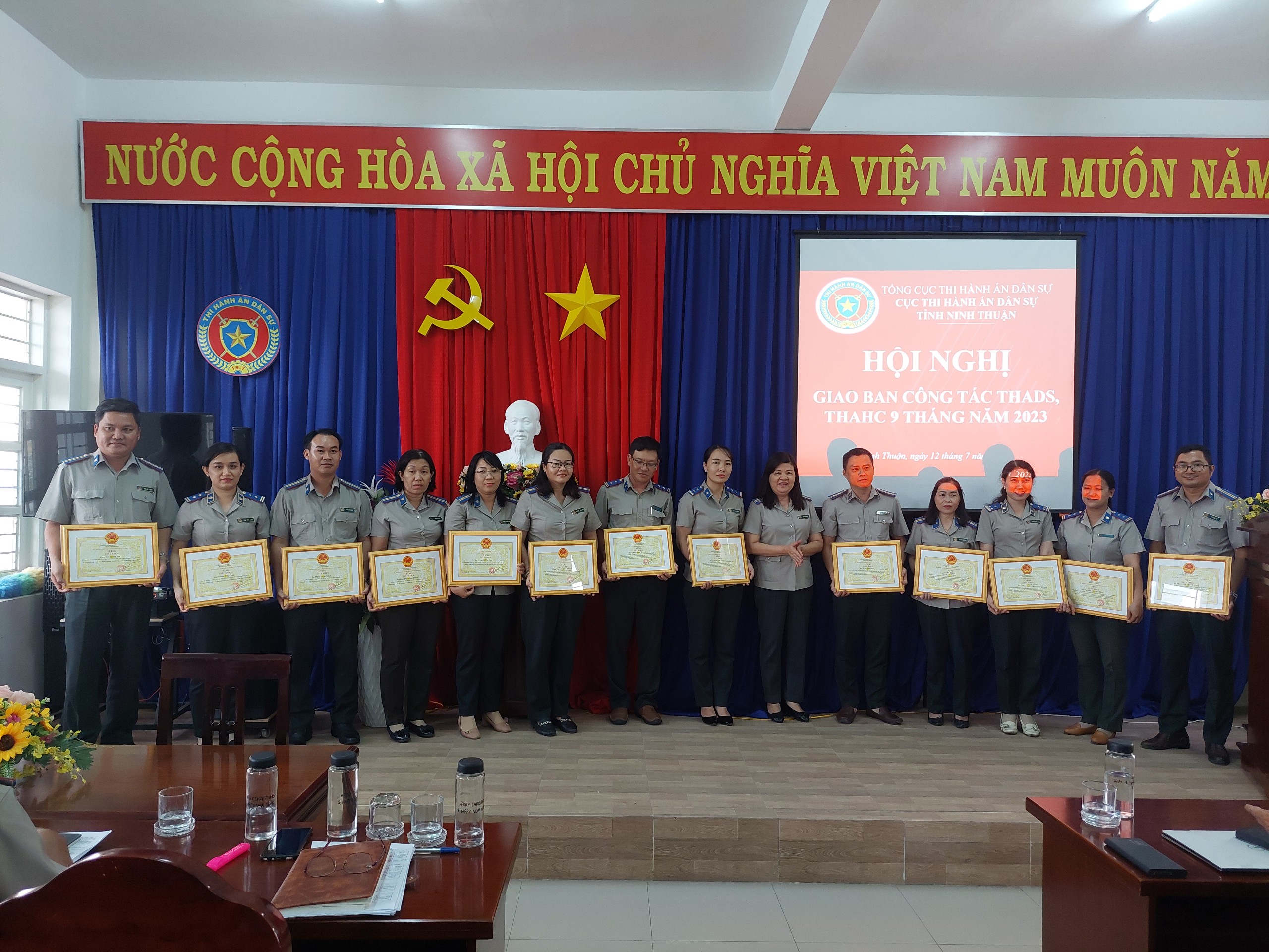 Cục Thi hành án dân sự tỉnh Ninh Thuận tổ chức tốt các phong trào thi đua yêu nước lập thành tích chào mừng kỷ niệm 77 năm Ngày truyền thống thi hành án dân sự và 30 năm chuyển công tác ngành thi hành án dân sự