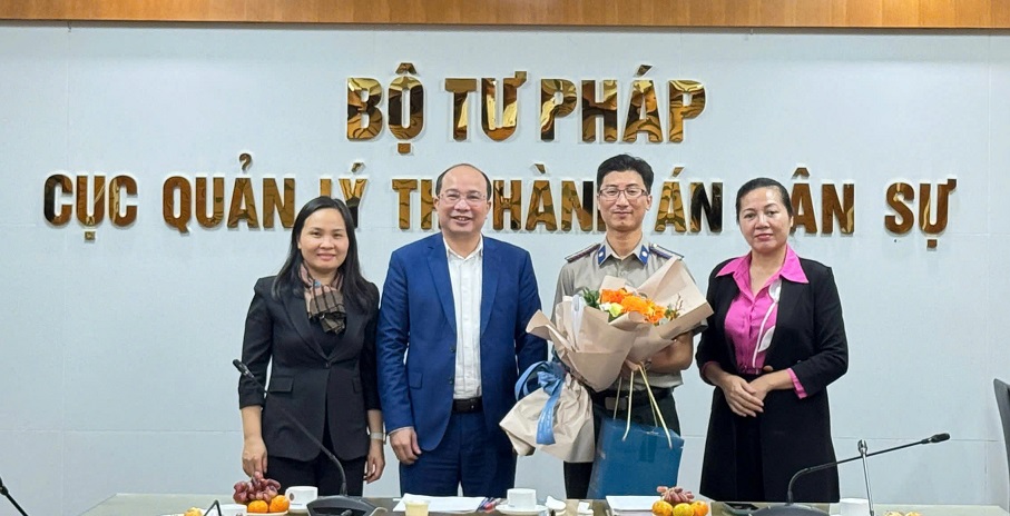 Lãnh đạo Cục Quản lý Thi hành án dân sự gặp mặt các công chức thôi biệt phái tại Ban Chuyển đổi số và Thống kê dữ liệu thi hành án