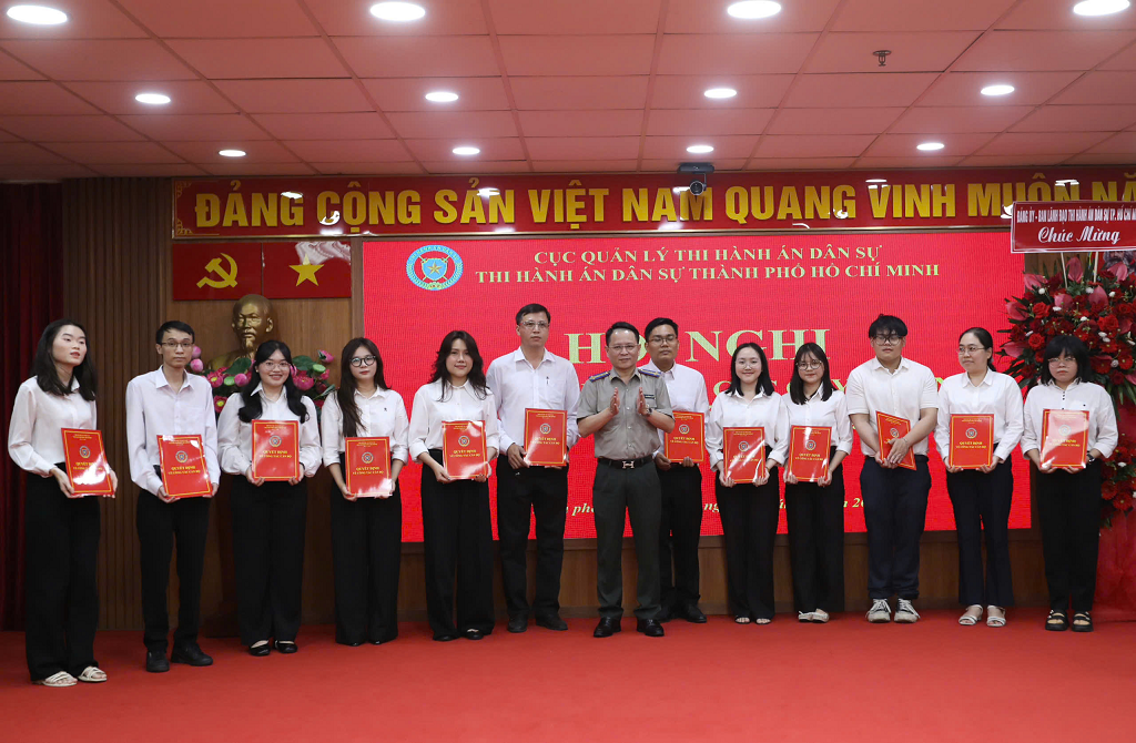 THADS Thành phố Hồ Chí Minh: Công bố và trao các Quyết định về công tác cán bộ và Tuyển dụng 144 công chức