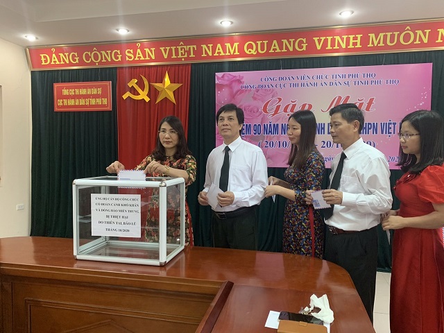 Cục Thi hành án dân sự tỉnh Phú Thọ hưởng ứng ủng hộ Đồng bào Miền Trung bị thiệt hại do thiên tai, bão lũ gây ra và ủng hộ Công chức Thi hành án địa phương có hoàn cảnh khó khăn
