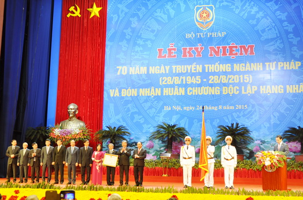 Lễ kỷ niệm 70 năm ngày Truyền thống Ngành Tư pháp và đón nhận Huân chương Độc lập hạng Nhất