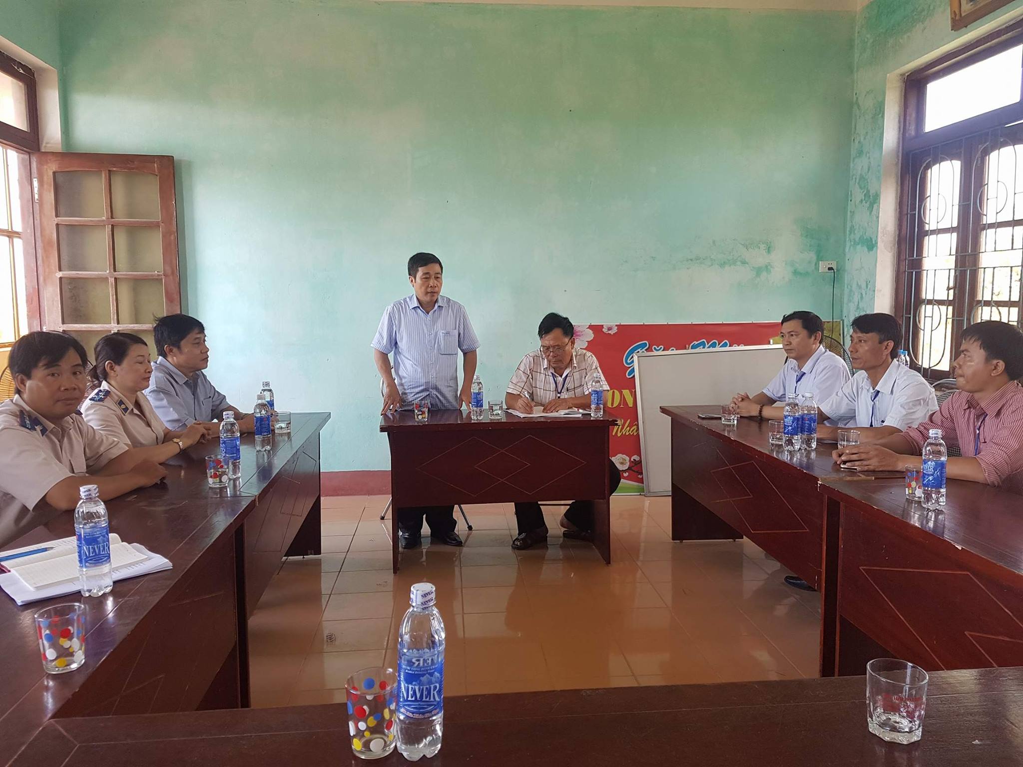 Công chức và người lao động các cơ quan Thi hành án dân sự tỉnh Quảng Bình ủng hộ xã Tân Ninh xây dựng nông thôn mới  năm 2017