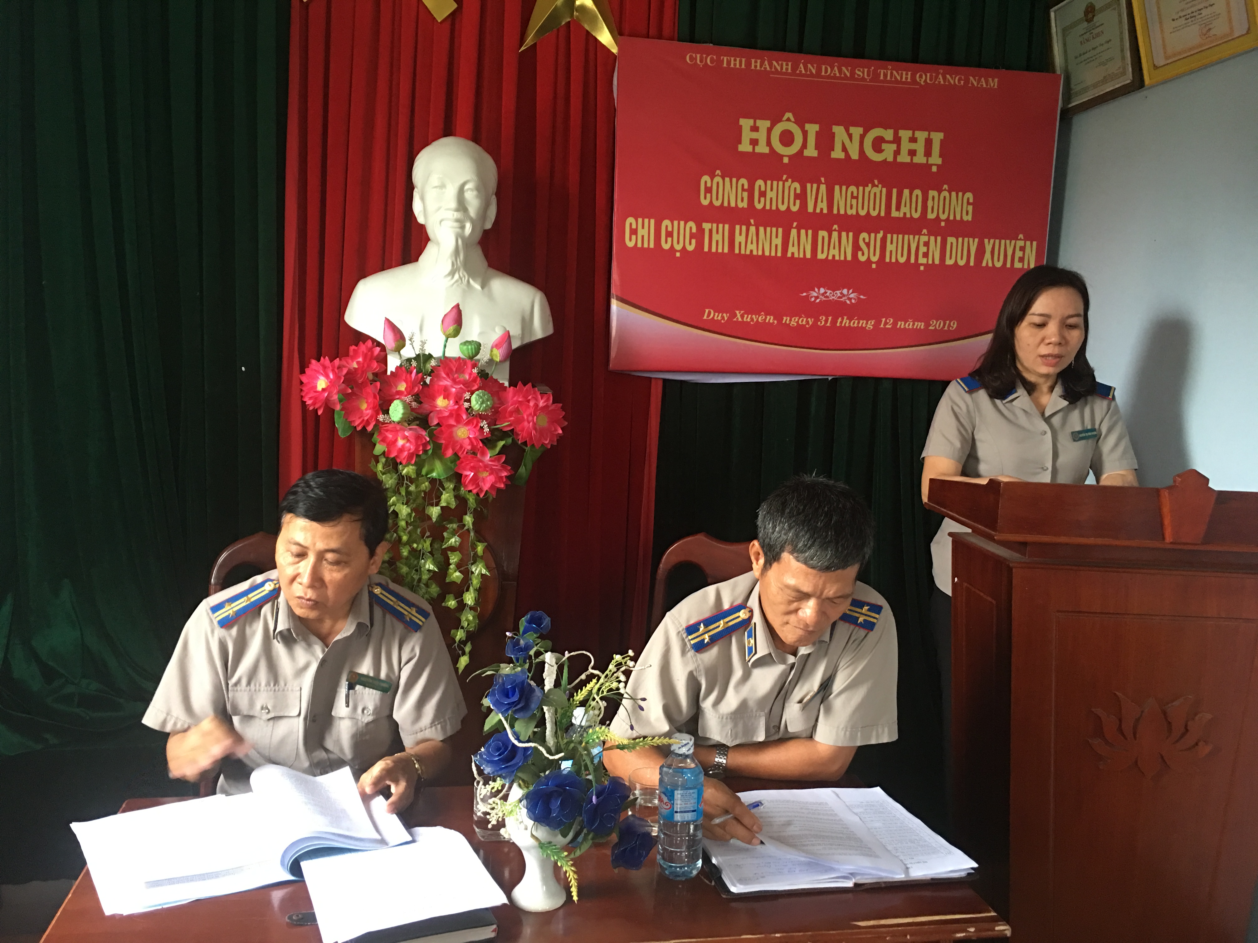 Sáng ngày 31/12/2019 Chi cục THADS huyện Duy Xuyên tổ chức hội nghị công chức và người lao động năm 2020