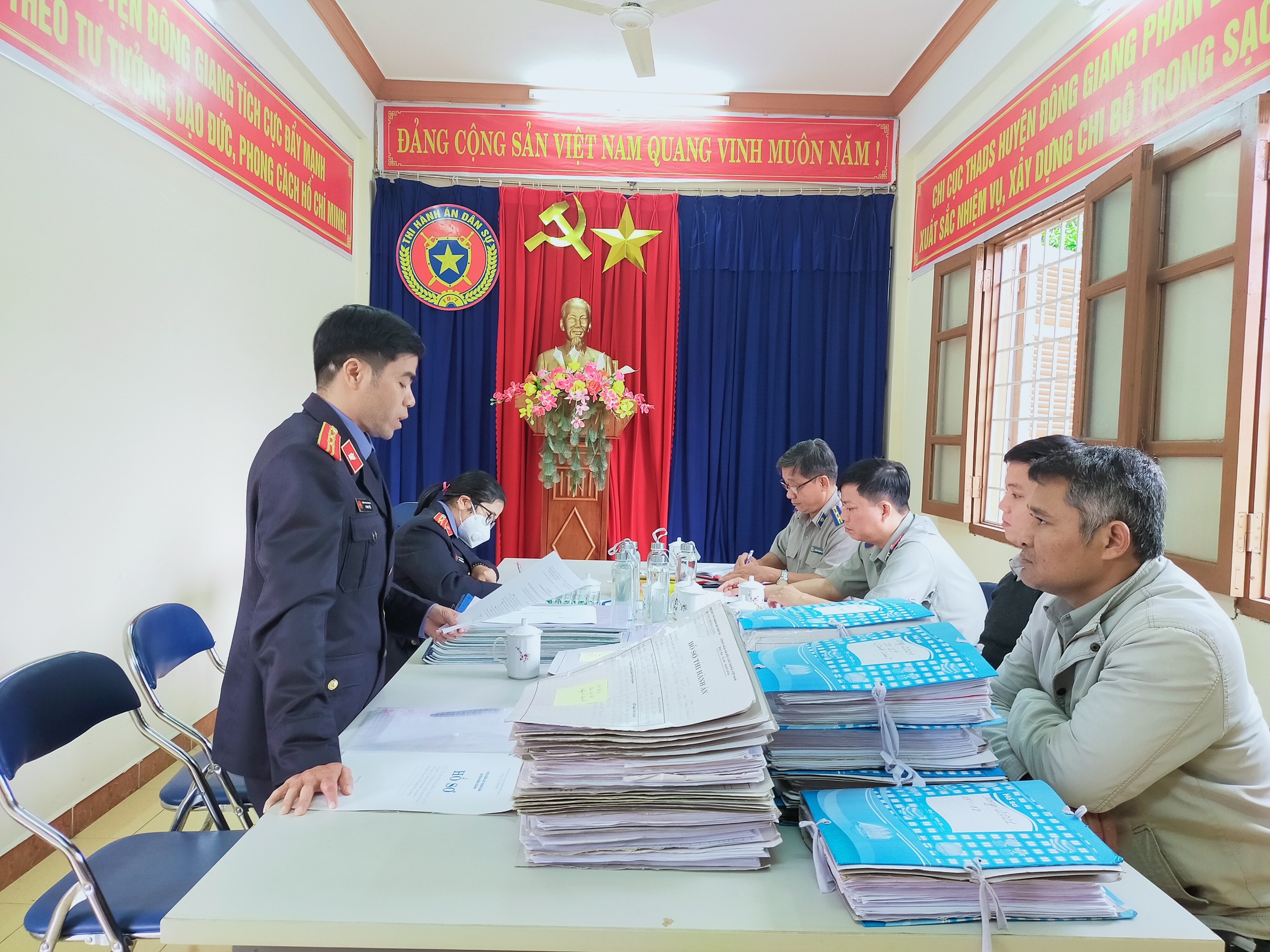 Viện Kiểm sát nhân dân huyện Đông Giang trực tiếp kiểm sát hoạt đông thi hành án dân sự