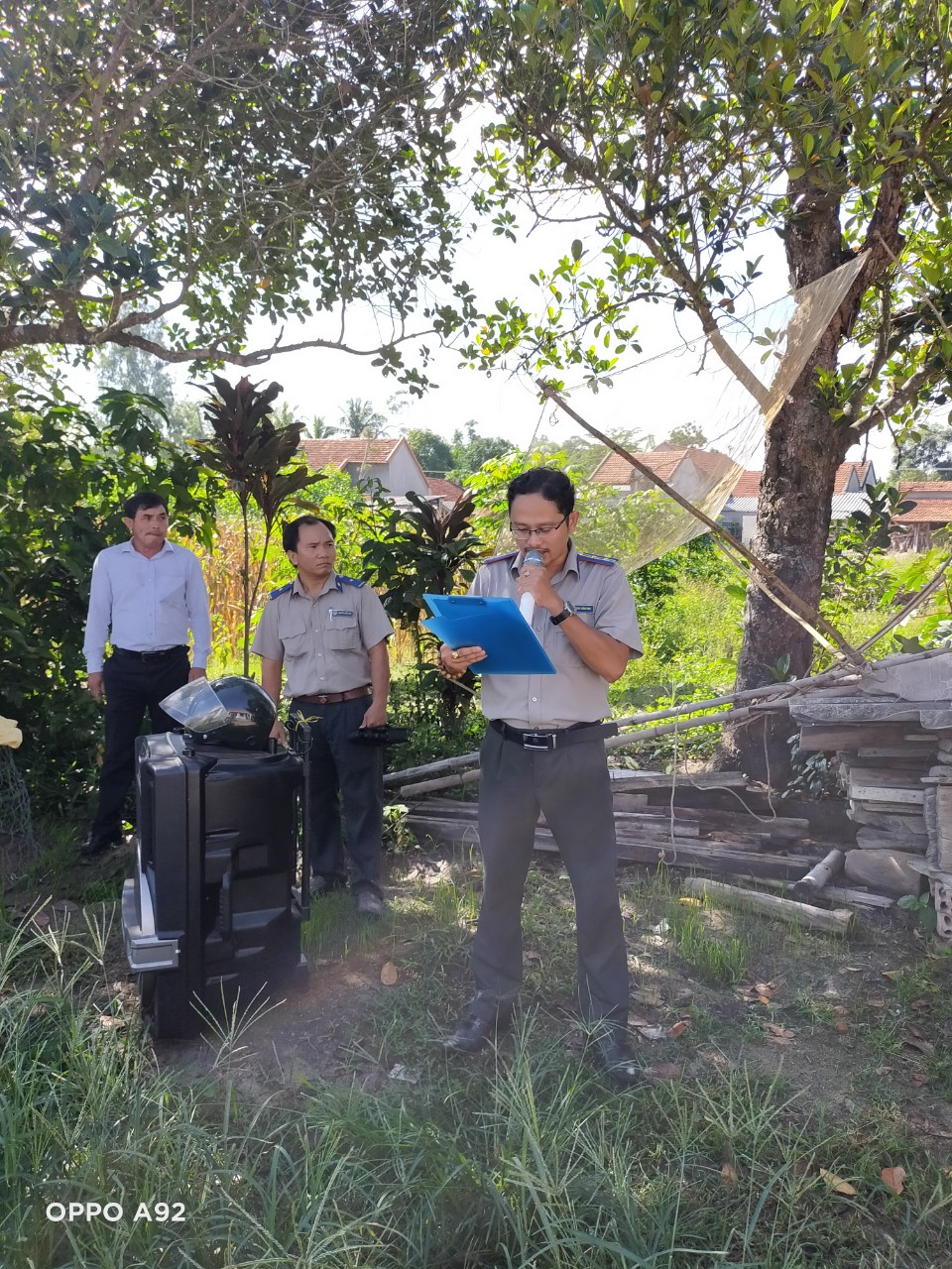 Chi cục THADS thành phố Quảng Ngãi tổ chức cưỡng chế  chuyển giao quyền sử dụng đất